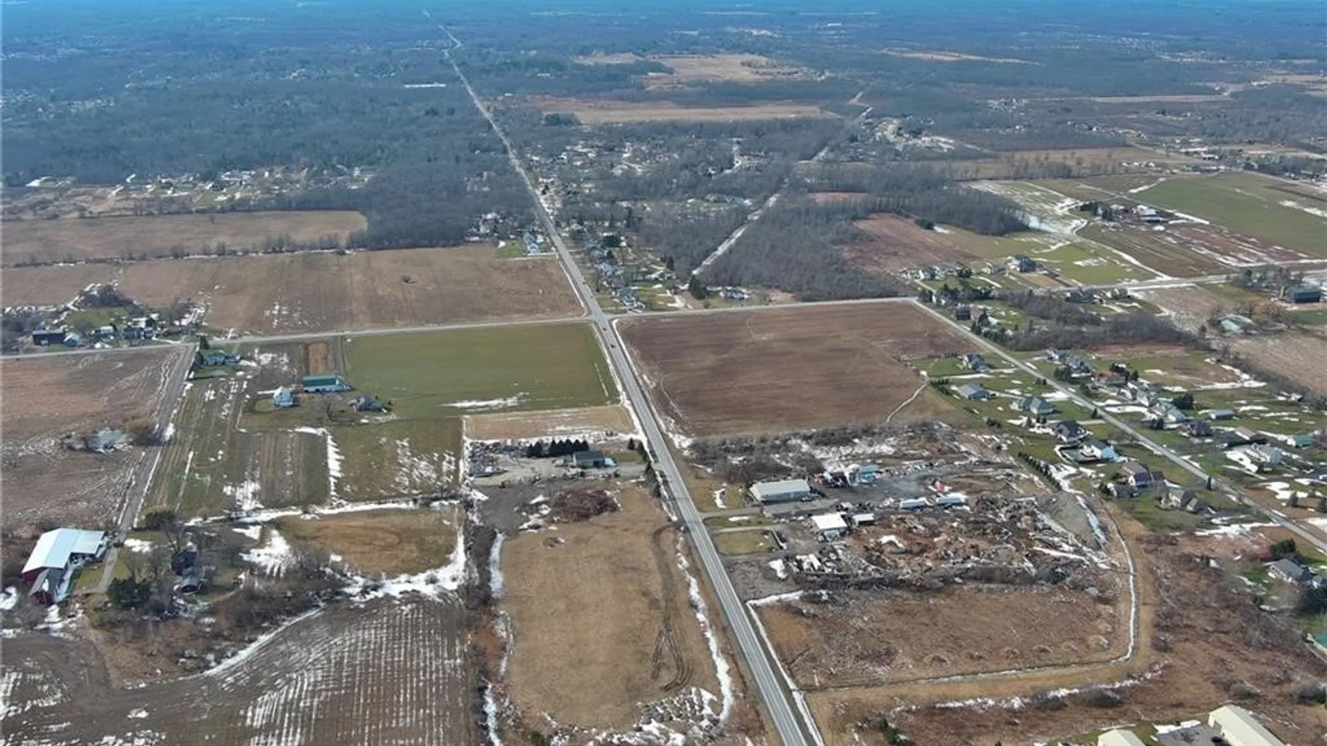 Property at 9367 County Rd, Clarence, NY 14032 25