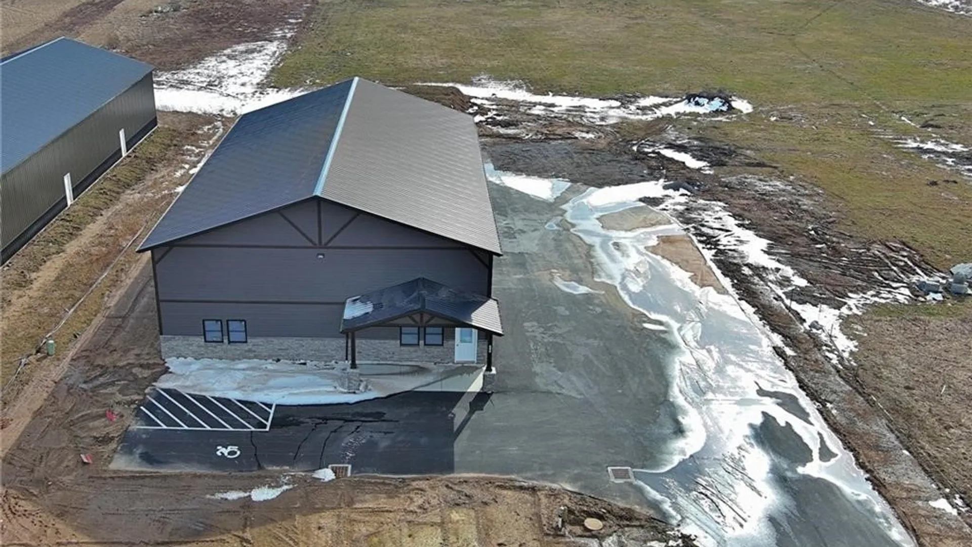 Property at 9367 County Rd, Clarence, NY 14032 4