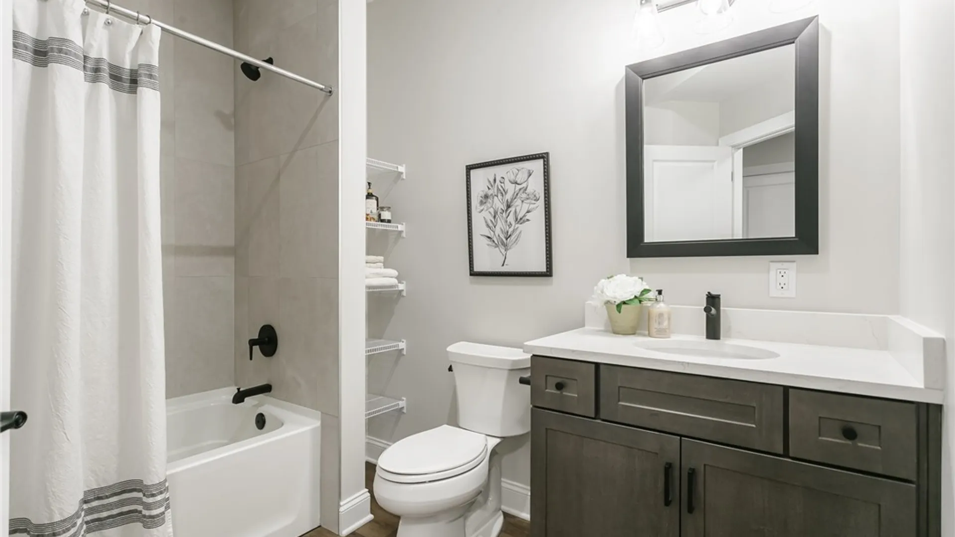 Property at 241 Bretlyn Cir, Brighton, NY 14618 15