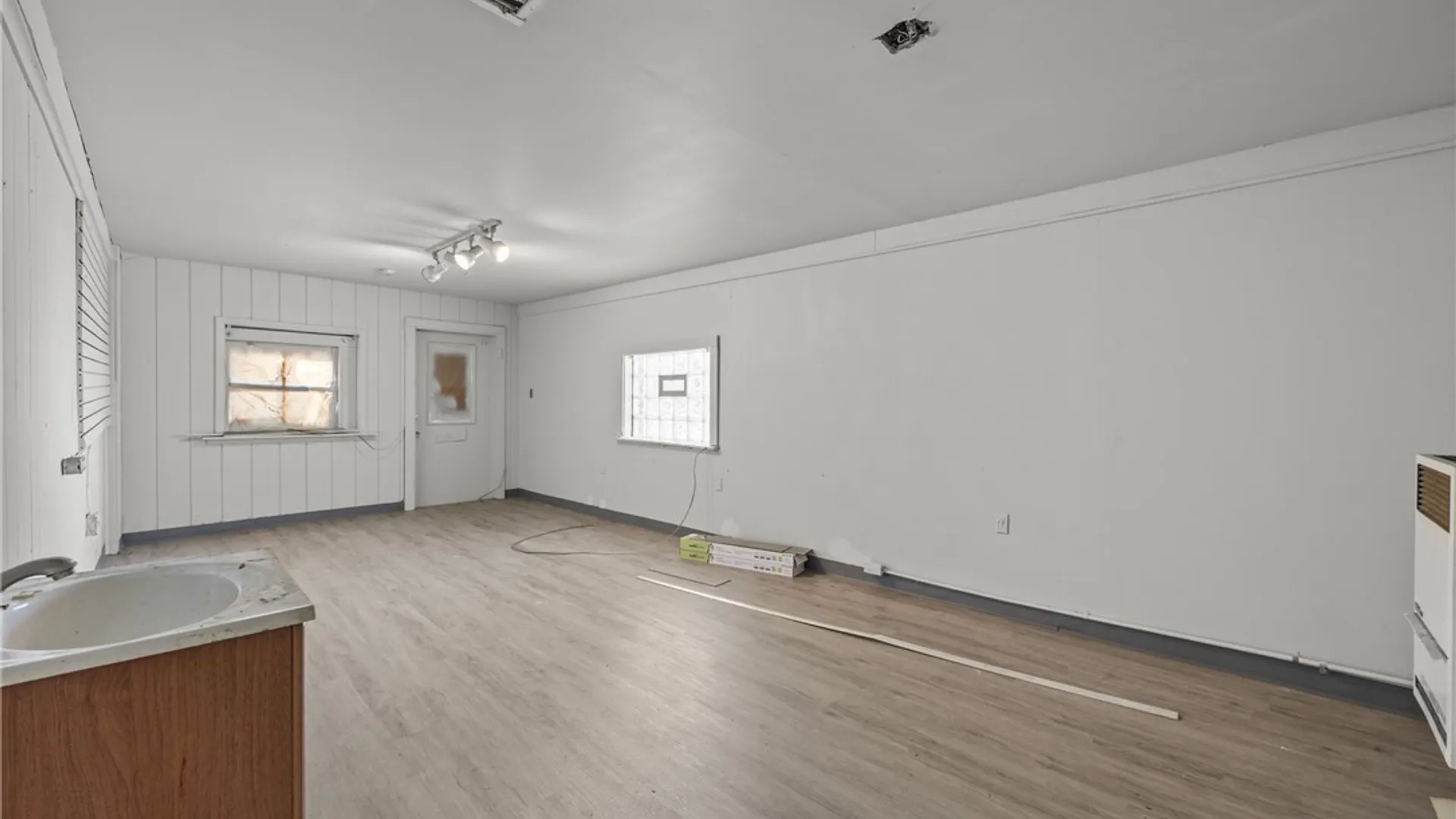 Property at 2318 Niagara Street, Niagara Falls, NY 14303 7