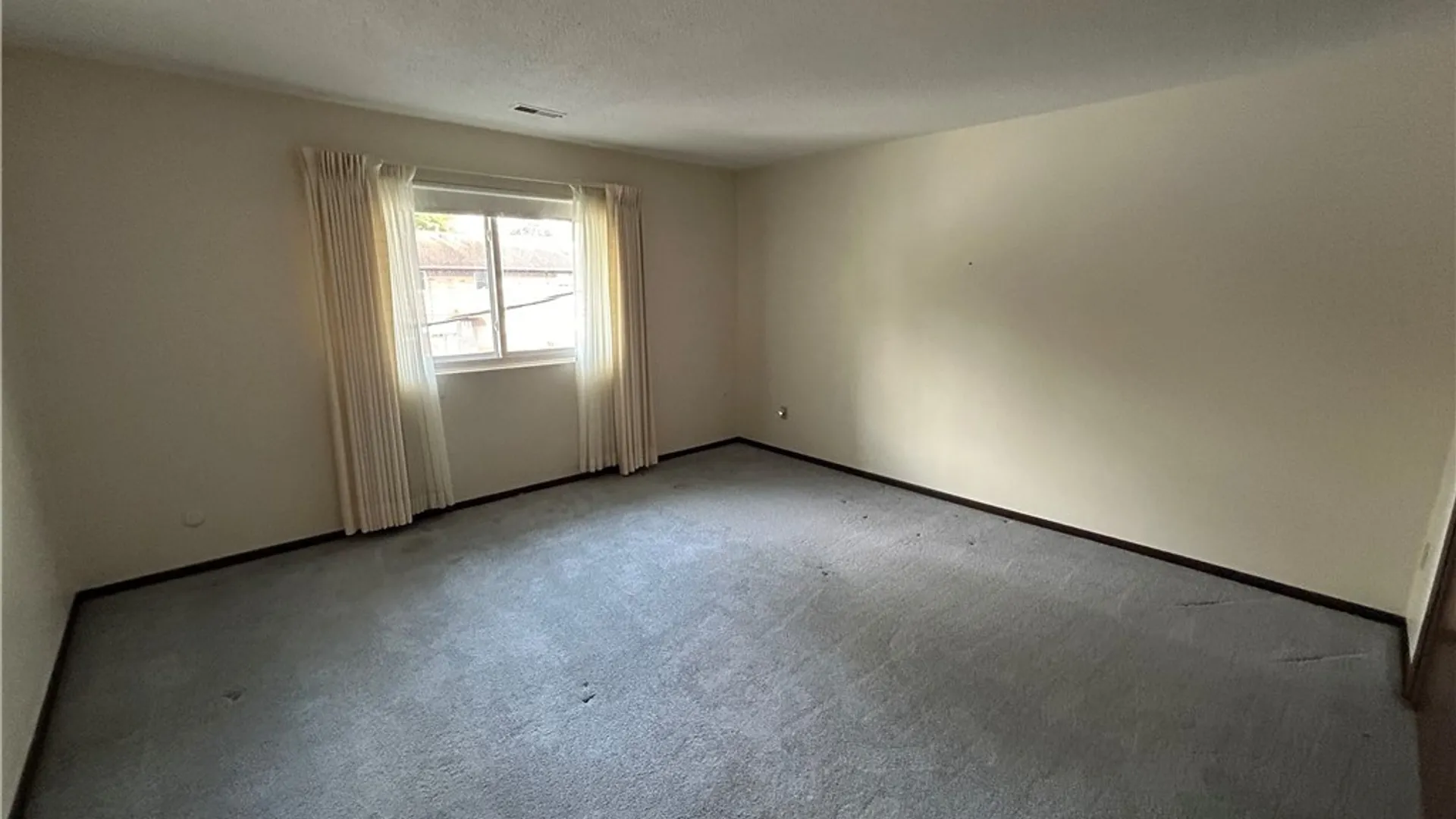 Property at 186 Peppertree Drive, Amherst, NY 14228 15