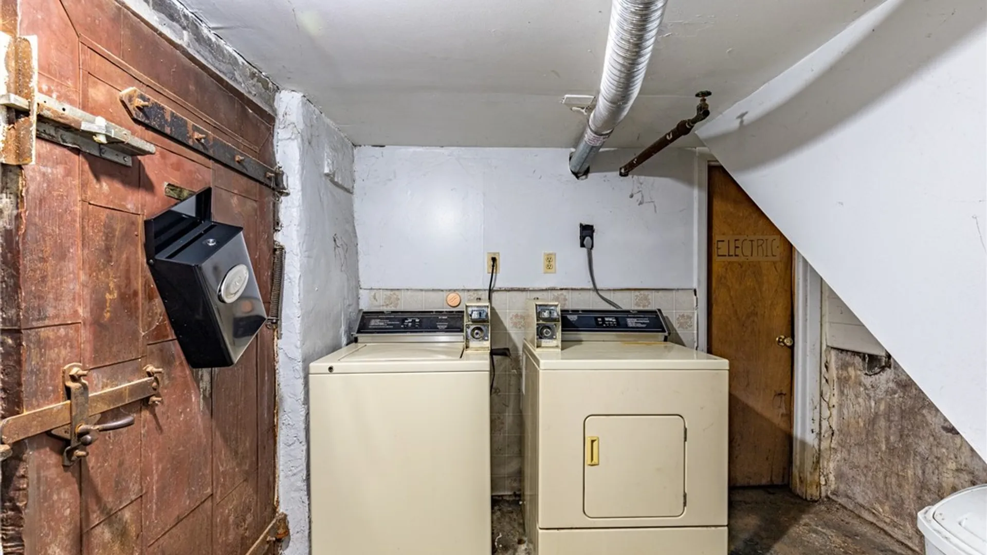 Property at 201 Lake Avenue, Rochester, NY 14608 38
