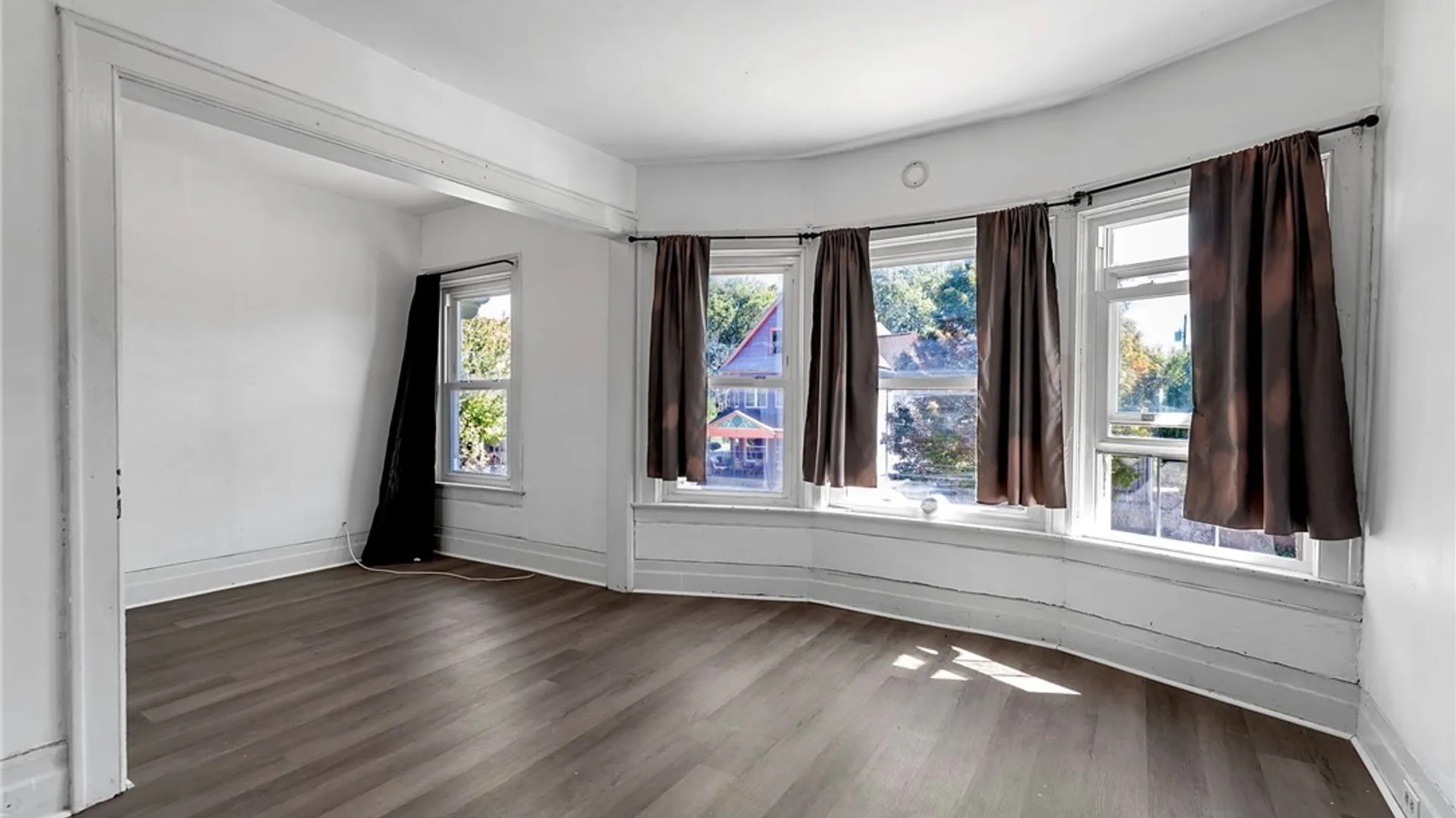 Property at 90 Greenwood Place, Buffalo, NY 14213 11
