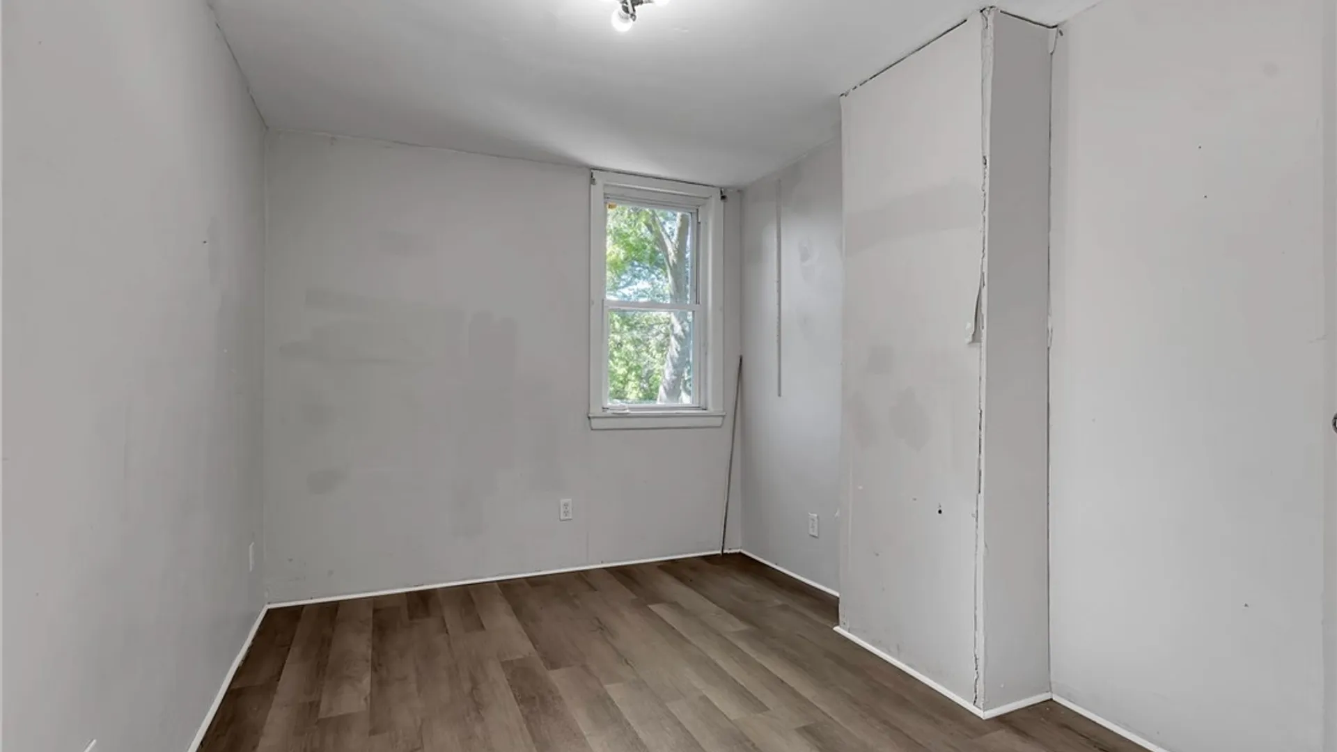 Property at 90 Greenwood Place, Buffalo, NY 14213 13