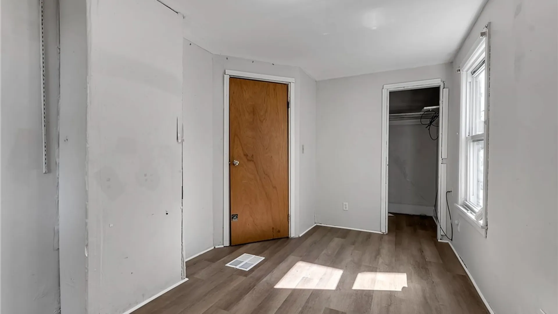 Property at 90 Greenwood Place, Buffalo, NY 14213 15