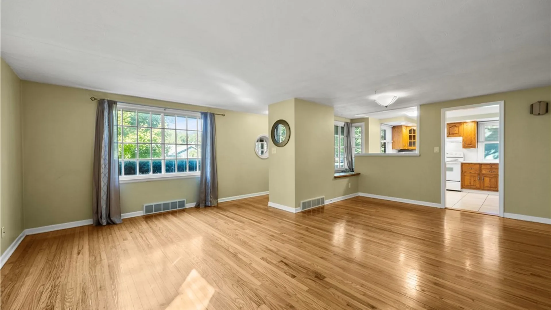 Property at 530 Meadowbrook Drive, Lewiston, NY 14092 5