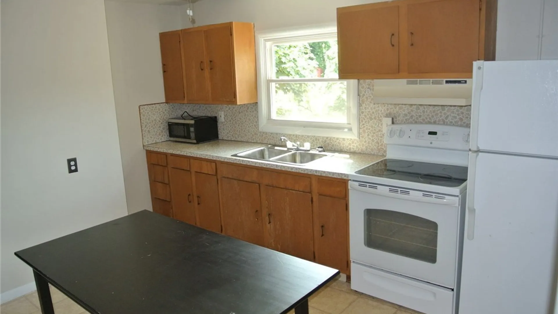 Property at 162 Redfield Place, Syracuse, NY 13210 17