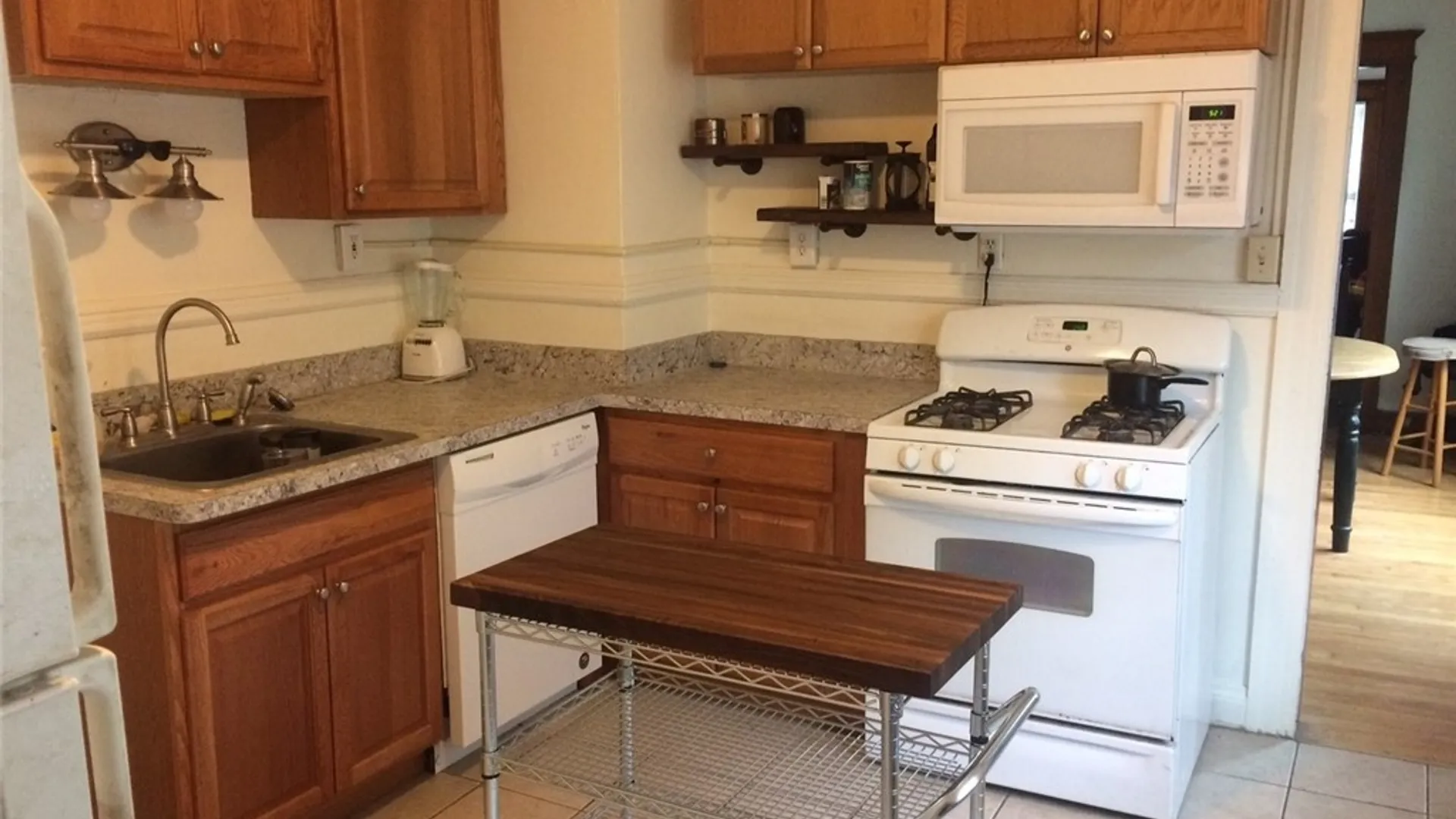 Property at 162 Redfield Place, Syracuse, NY 13210 4