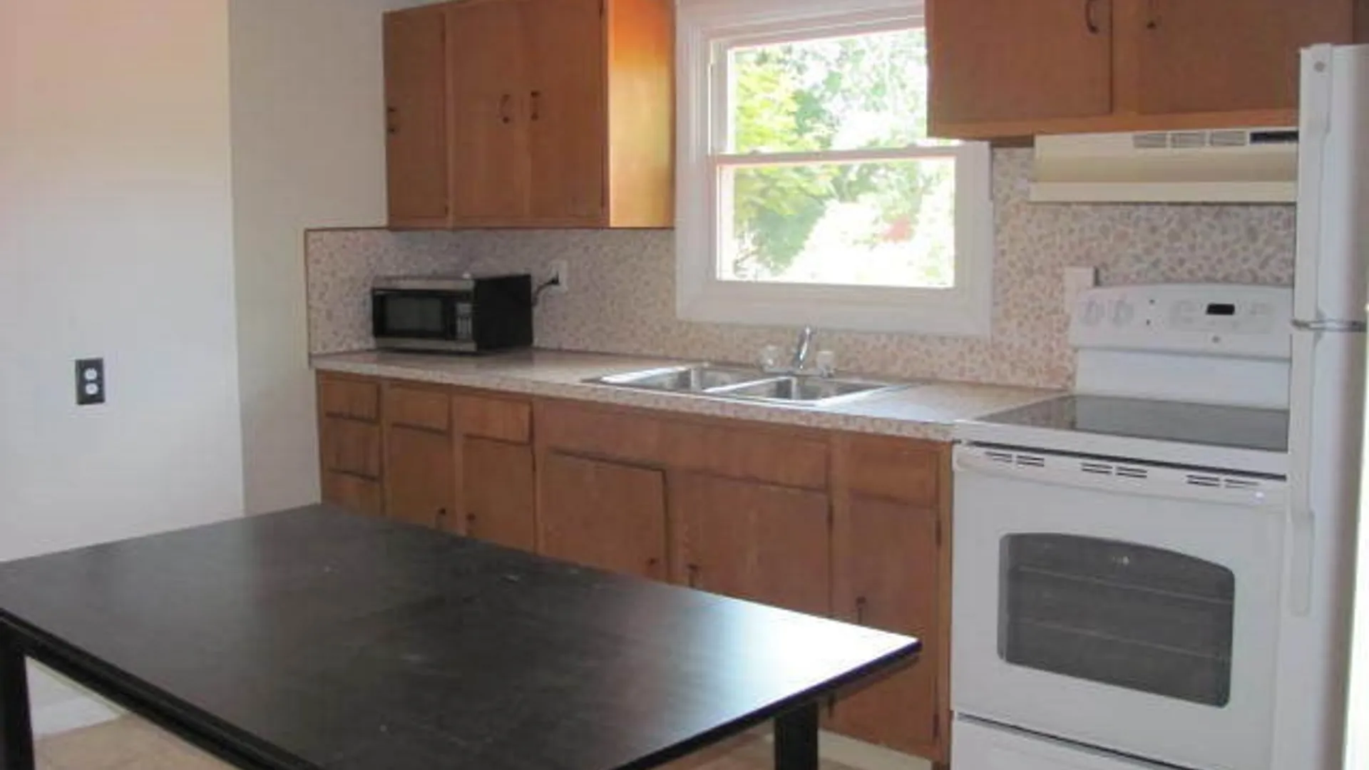 Property at 162 Redfield Place, Syracuse, NY 13210 8