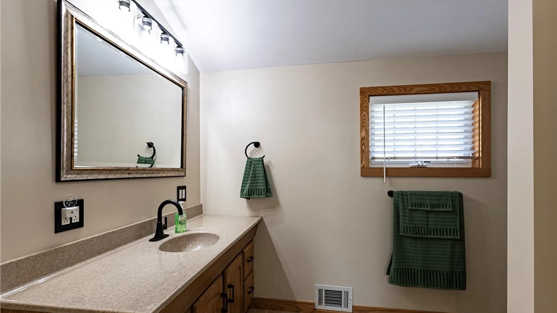 Property at 196 Perrine Avenue, Auburn, NY 13021 31