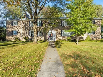 Property at 7 Woodbrook Drive, Aurora, NY 14052