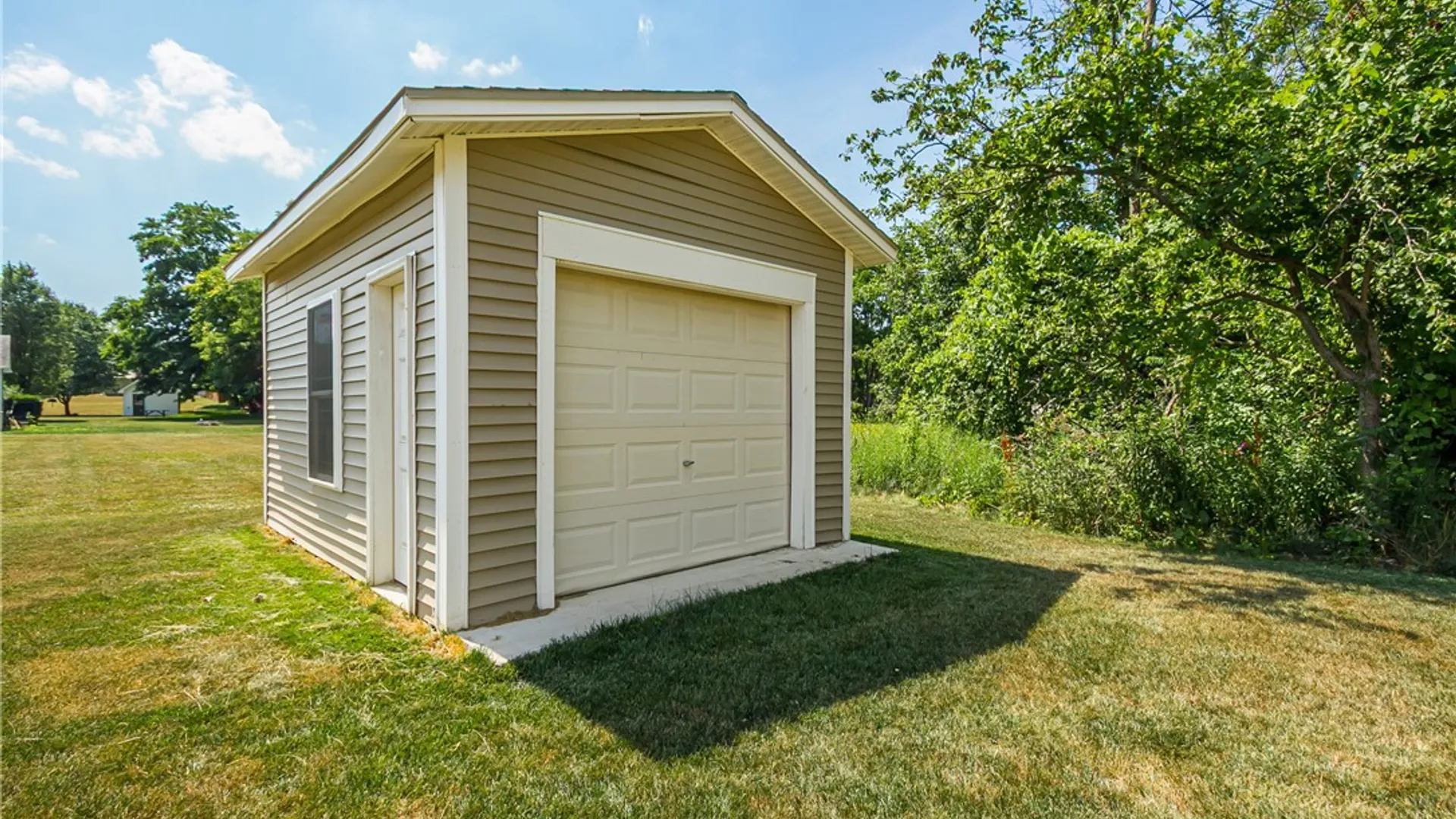 Property at 8437 Roosevelt Drive, Royalton, NY 14067 36