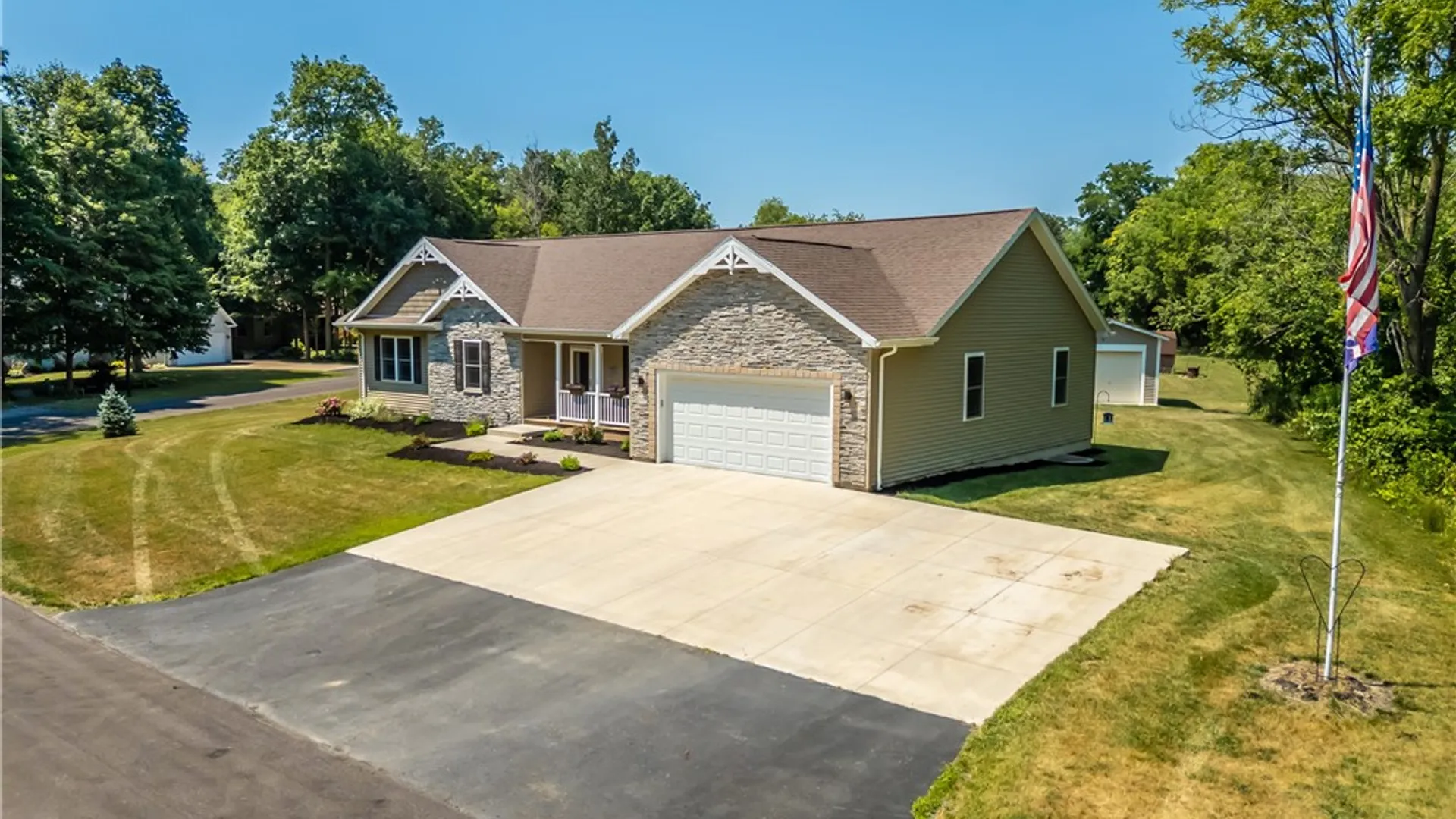 Property at 8437 Roosevelt Drive, Royalton, NY 14067 5