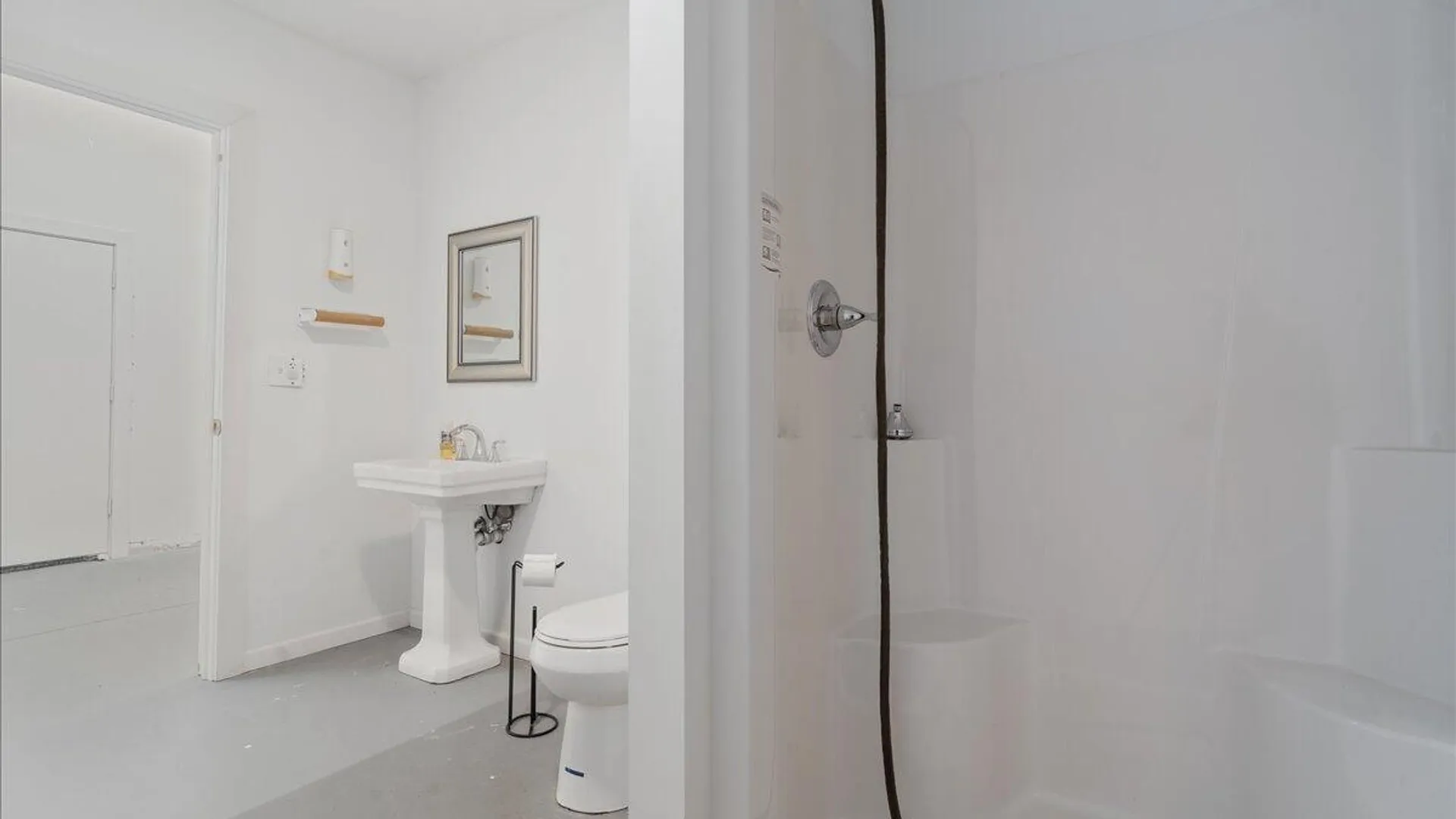 Property at 146 Raylinsky Road, Malta, NY 12019 15