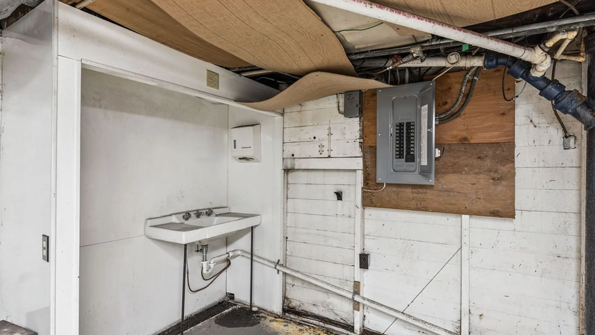 Property at 640 Park Place, Niagara Falls, NY 14301 28