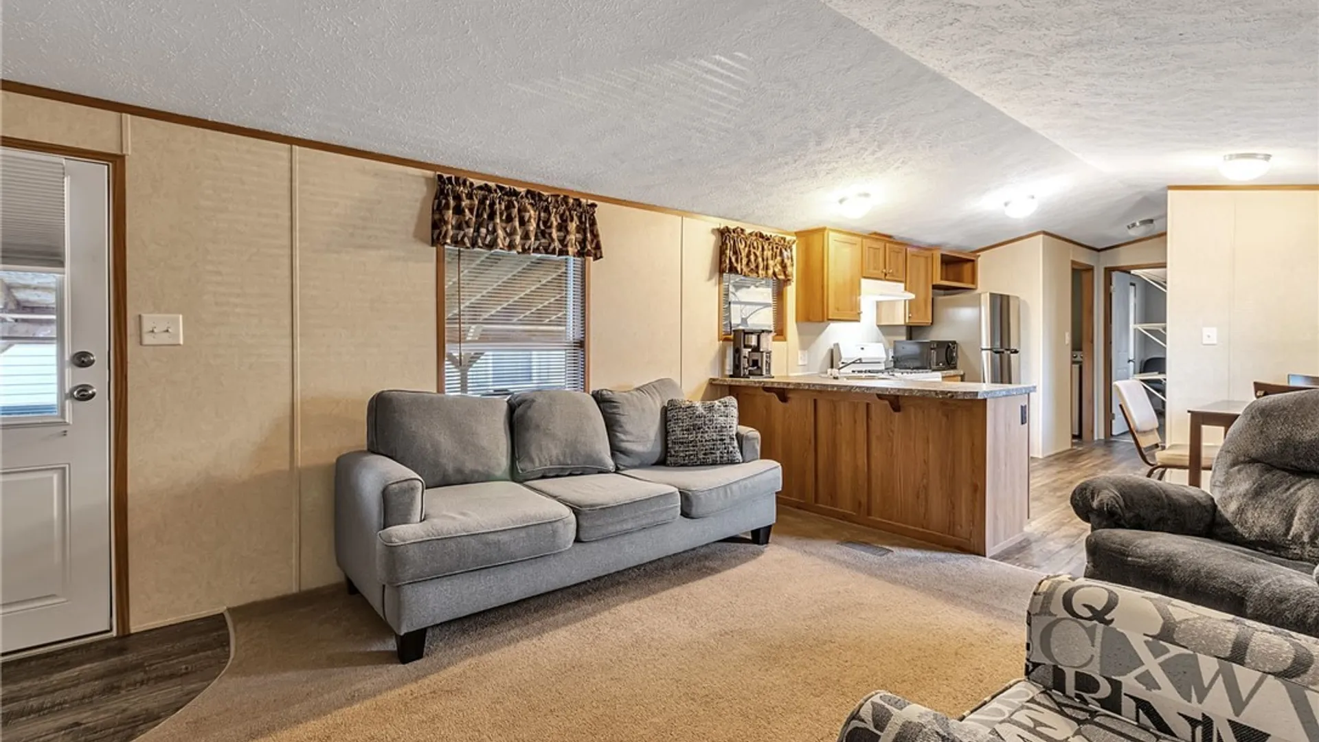 Property at 6 Oak Lane, Clarence, NY 14031 11