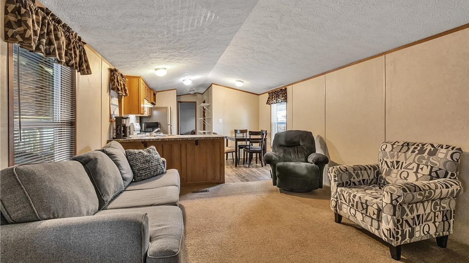Property at 6 Oak Lane, Clarence, NY 14031 13