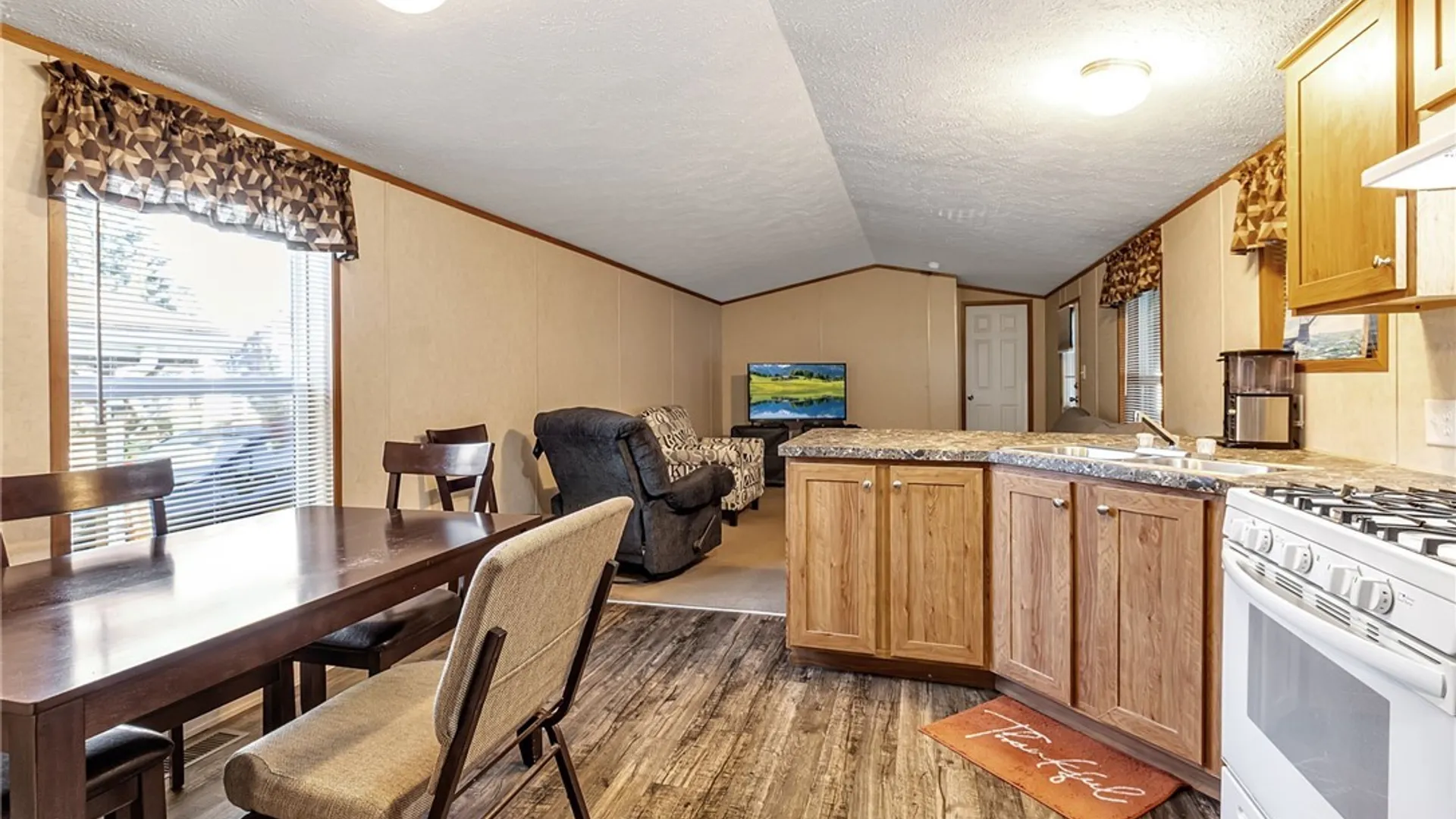 Property at 6 Oak Lane, Clarence, NY 14031 21