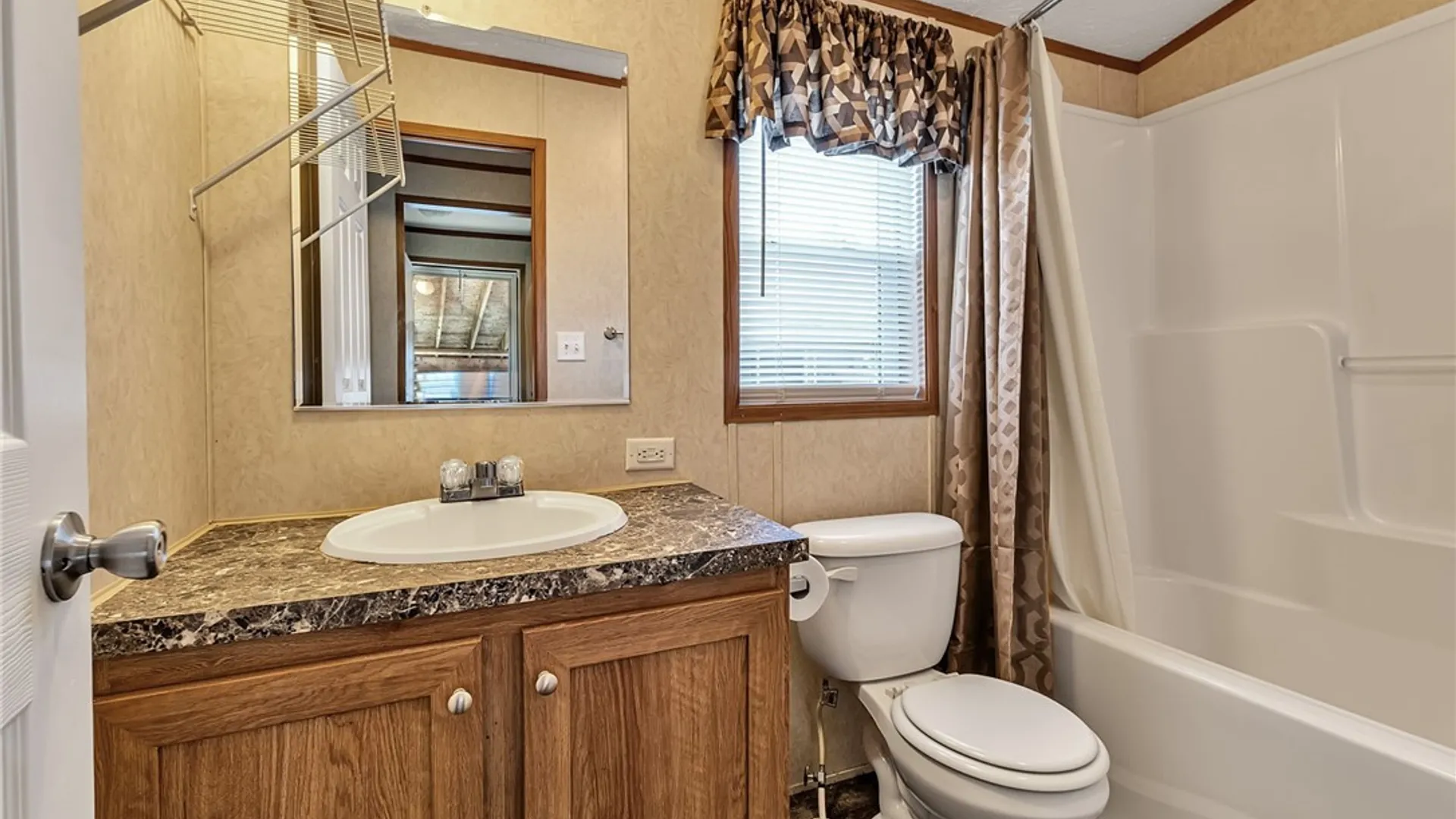 Property at 6 Oak Lane, Clarence, NY 14031 25