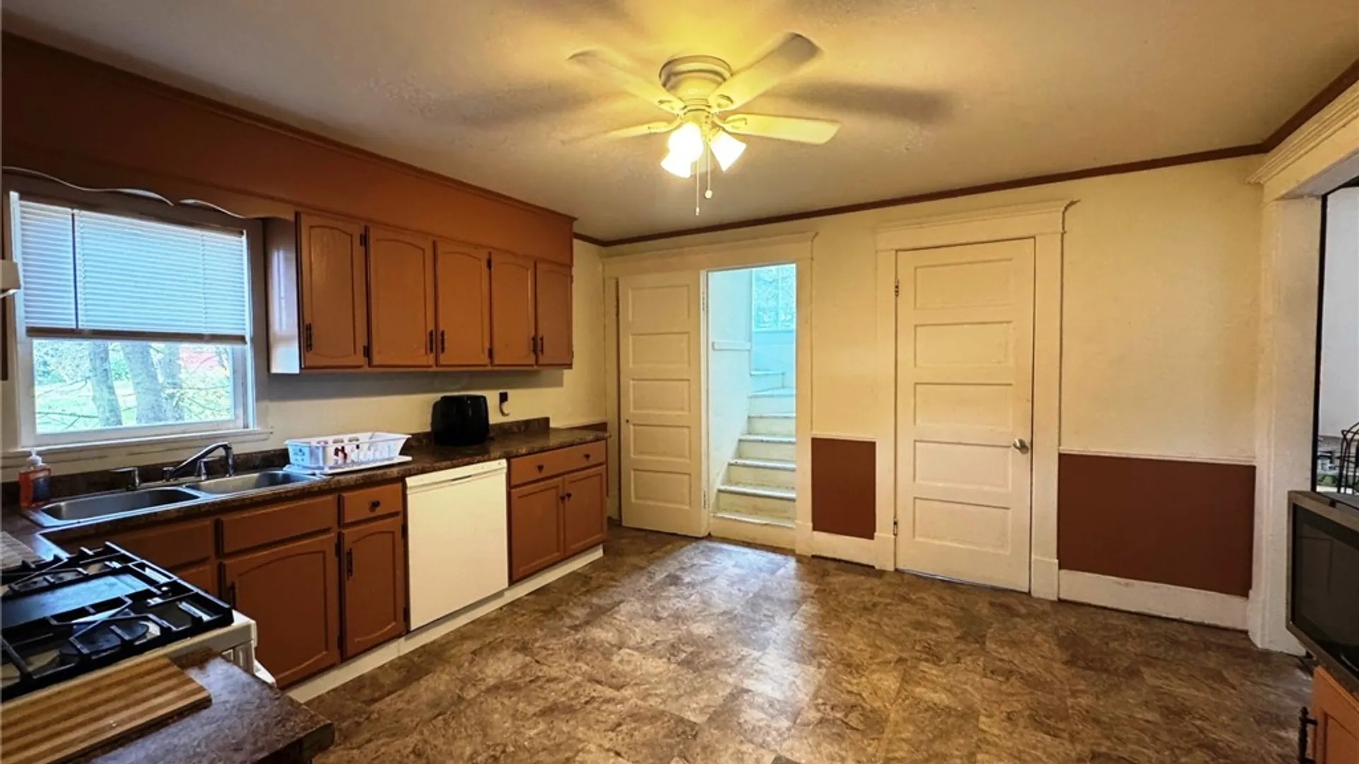 Property at 35 Lincoln Avenue, Bradford City, PA 16701 3