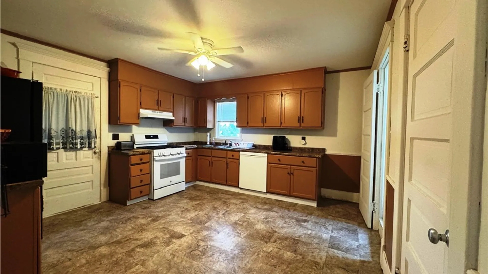 Property at 35 Lincoln Avenue, Bradford City, PA 16701 5