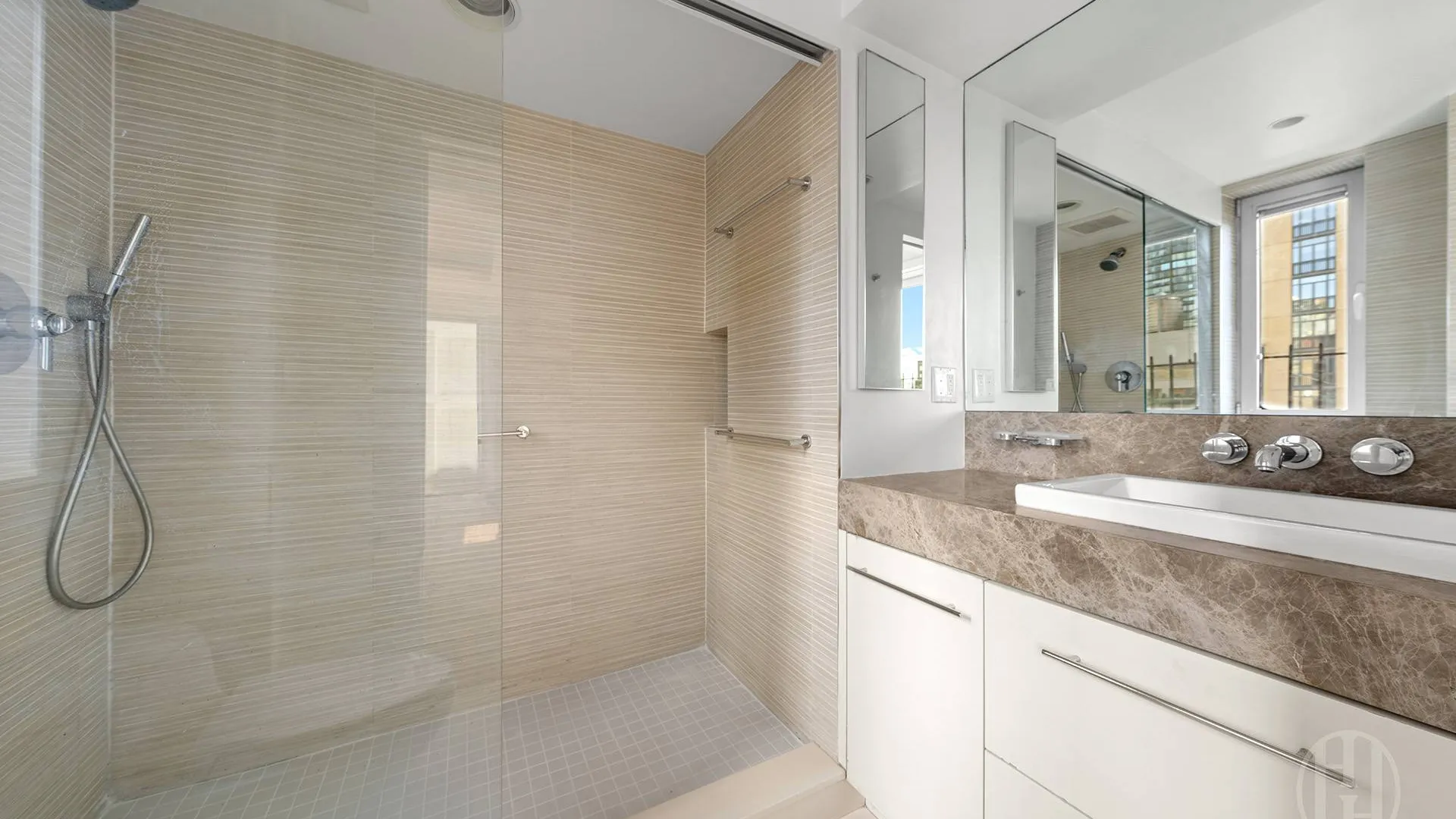 Property at 400 East 52nd Street, New York, NY 10022 5