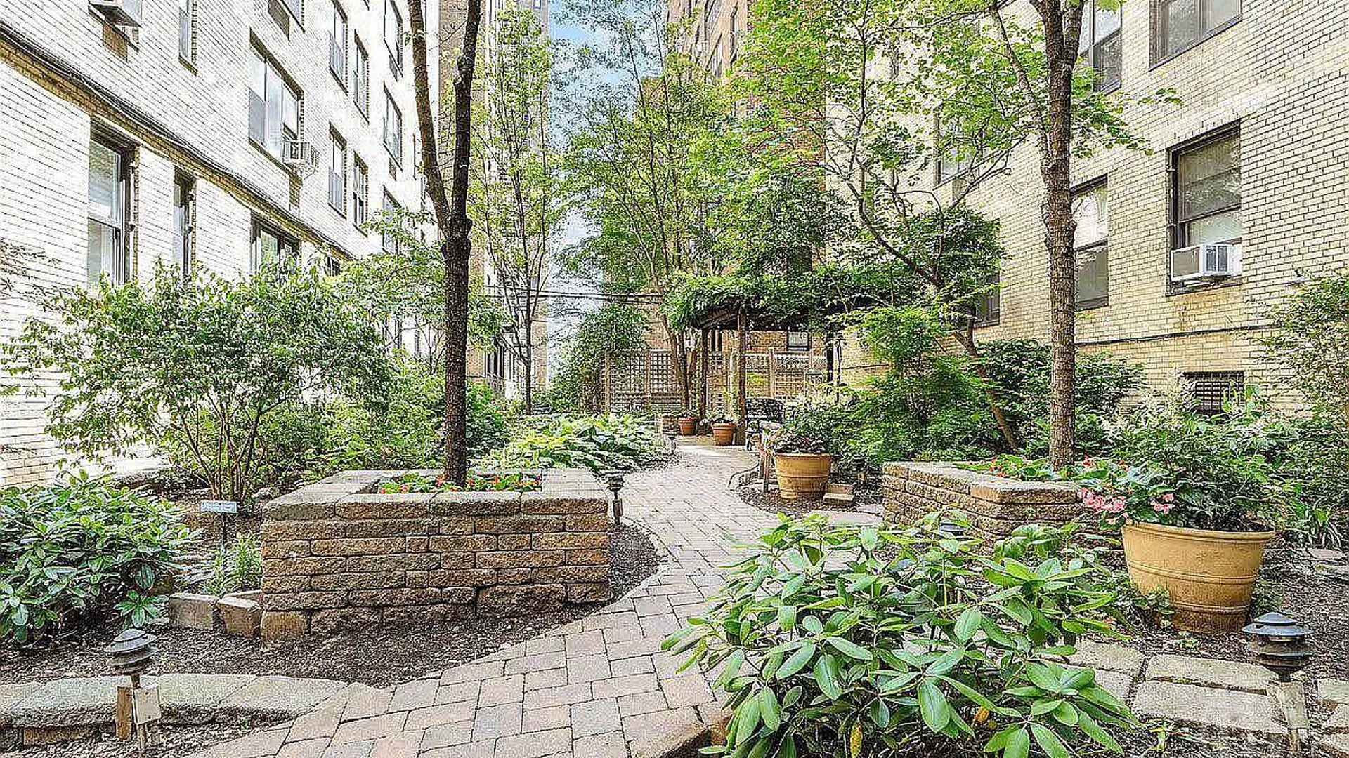 Property at 400 East 52nd Street, New York, NY 10022 7