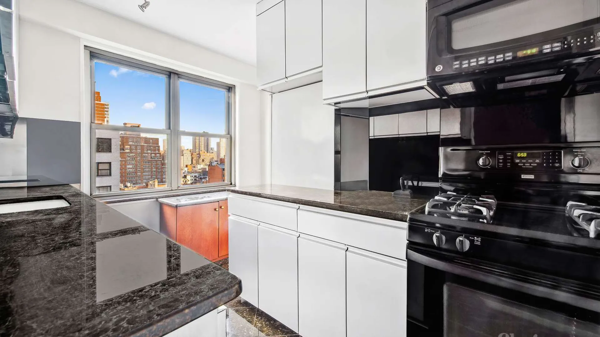 Property at 360 East 72nd Street, New York, NY 10021 8