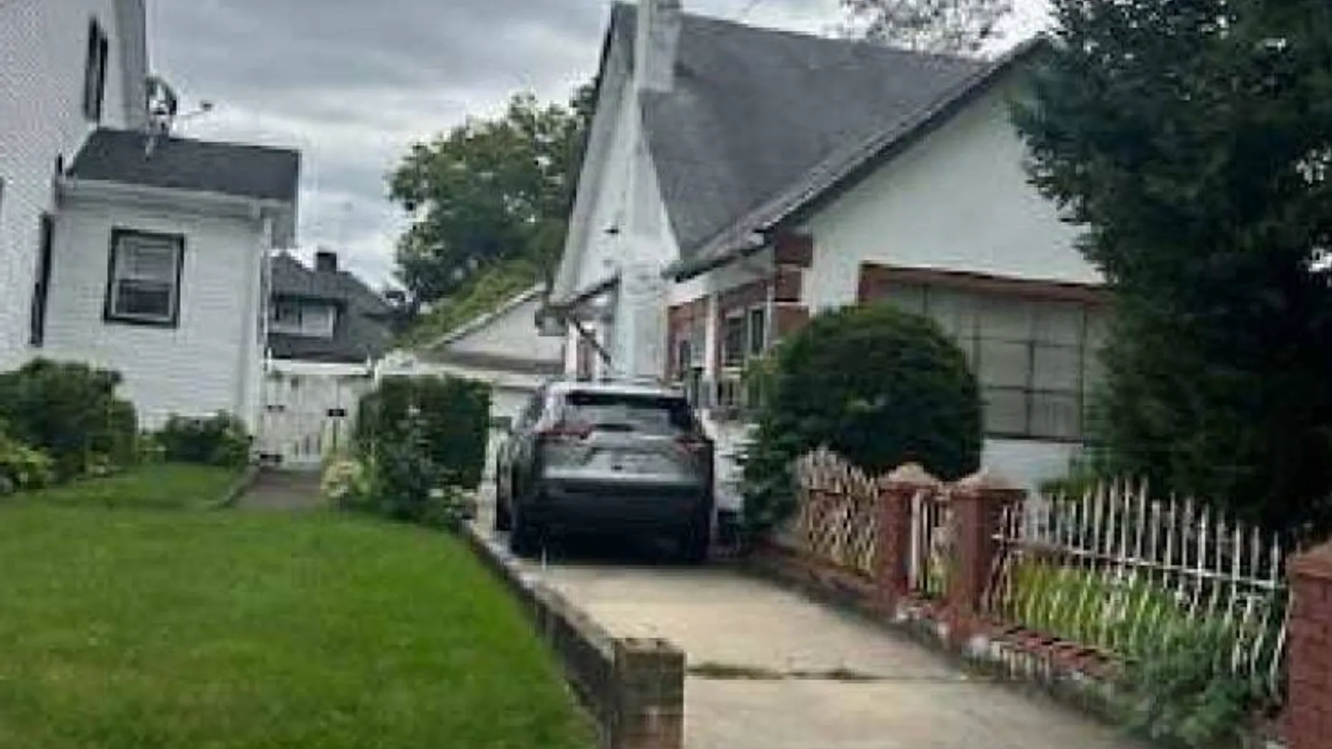 Property at 186-16 Hillburn Ave, Saint Albans, NY 11412 3