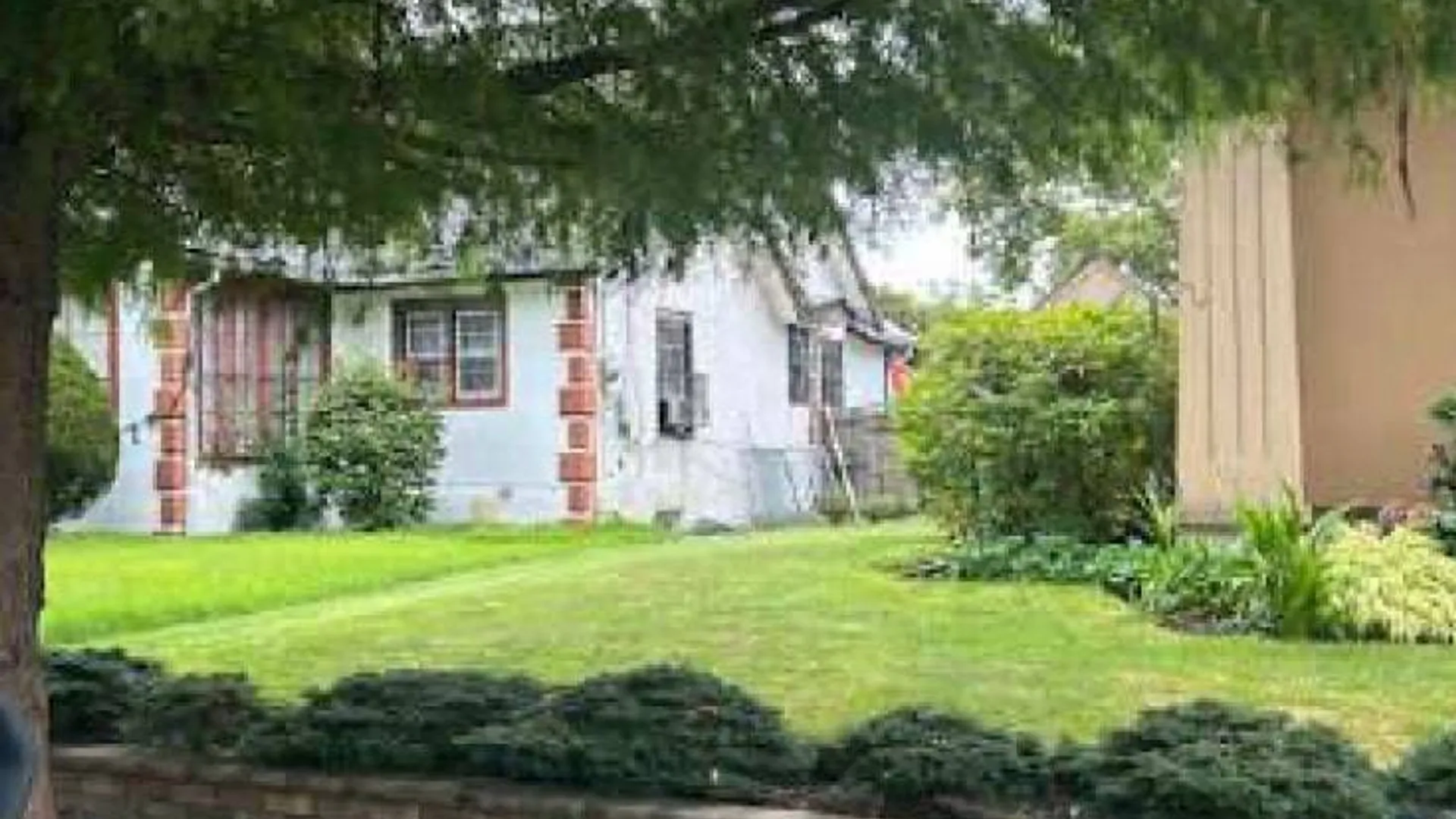 Property at 186-16 Hillburn Ave, Saint Albans, NY 11412 4