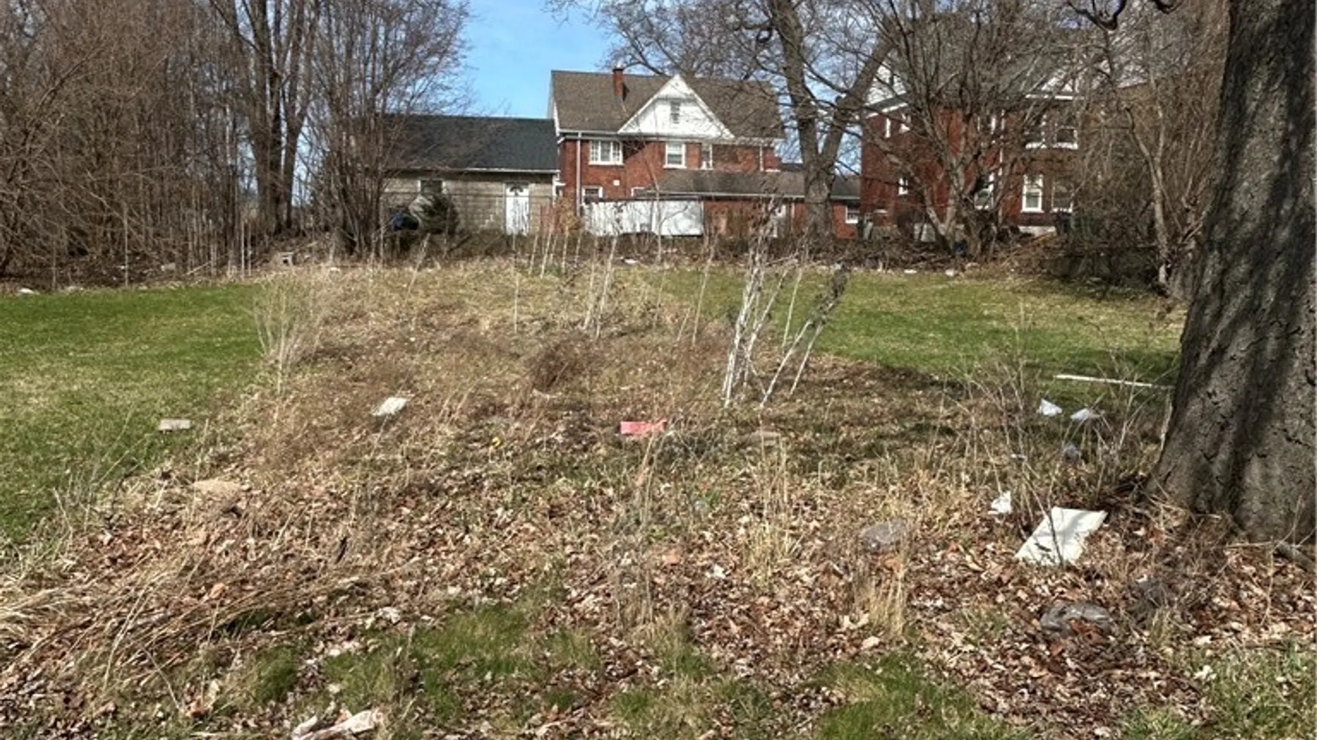 Property at 1418 Robinson Court, Niagara Falls, NY 14303 2