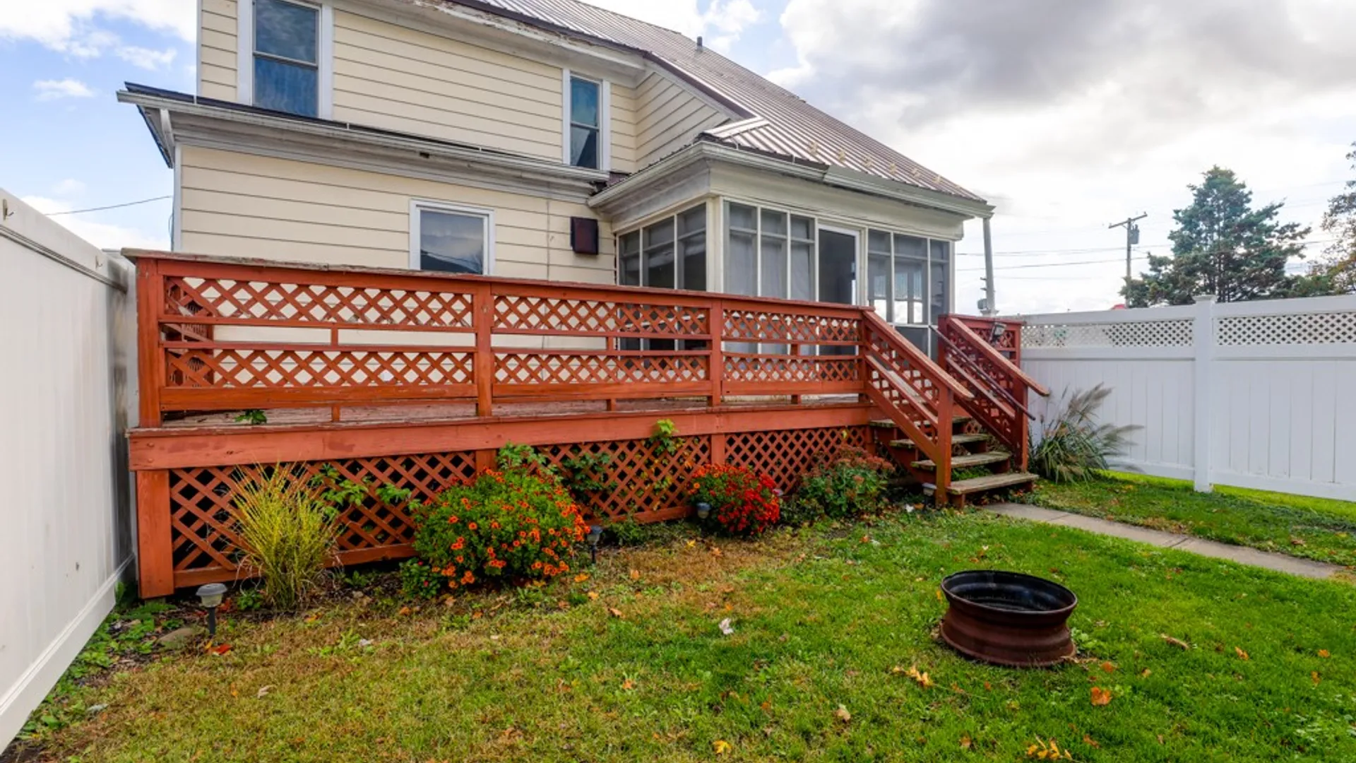 Property at 239 Oakwood Ave, Elmira, NY 14903 4