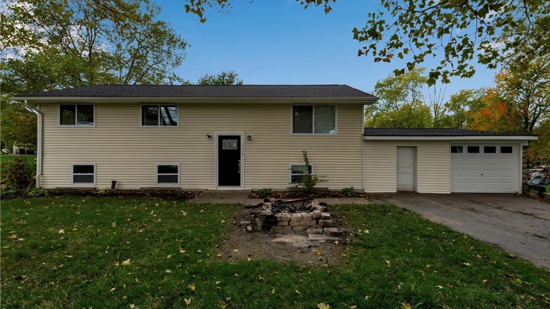Property at 4710 Cottage Road, Royalton, NY 14067 2