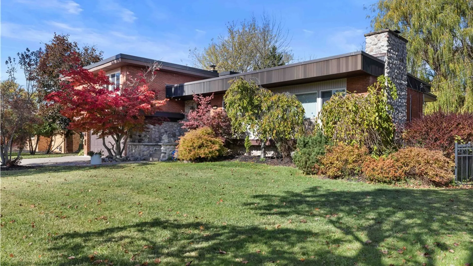 Property at 71 Brookedge Drive, Amherst, NY 14221 2