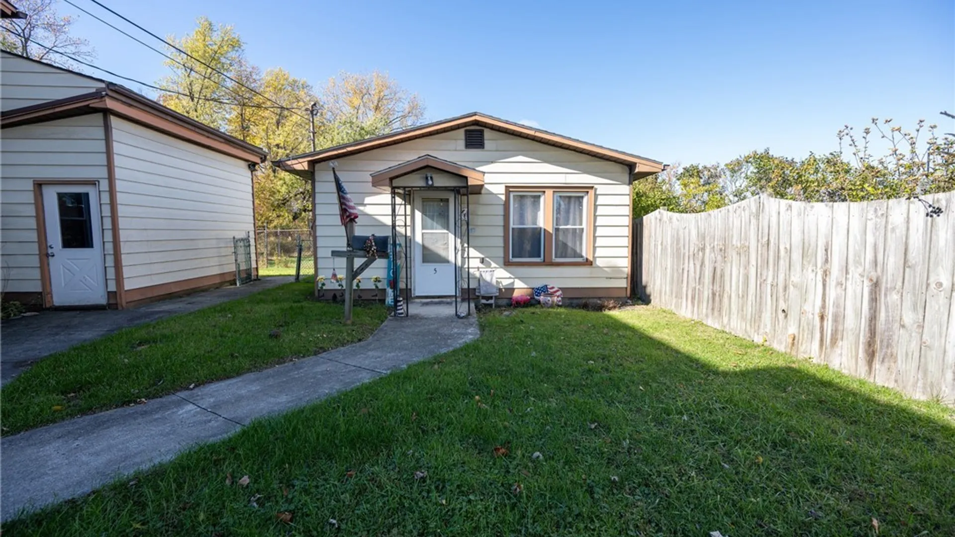 Property at 93 Martin Avenue, Hamburg, NY 14219 32