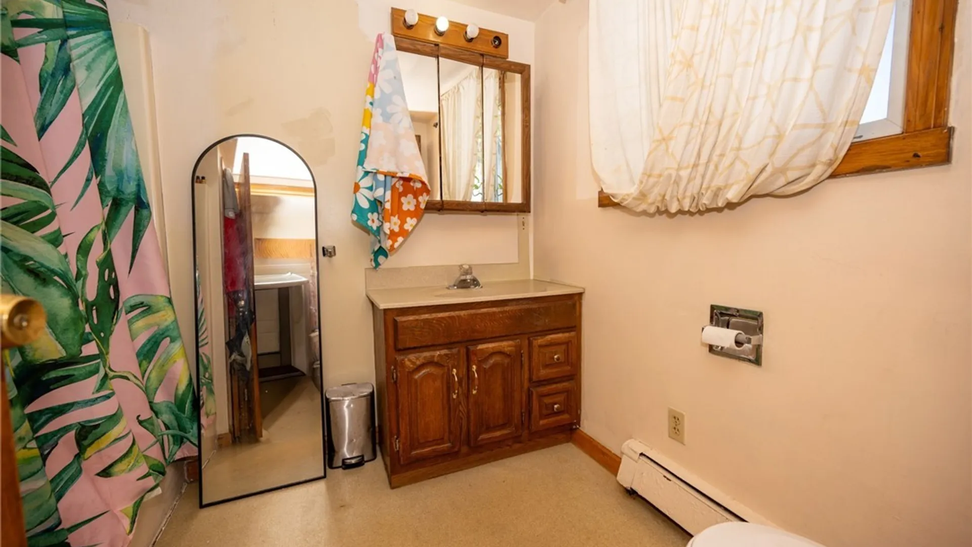 Property at 93 Martin Avenue, Hamburg, NY 14219 9