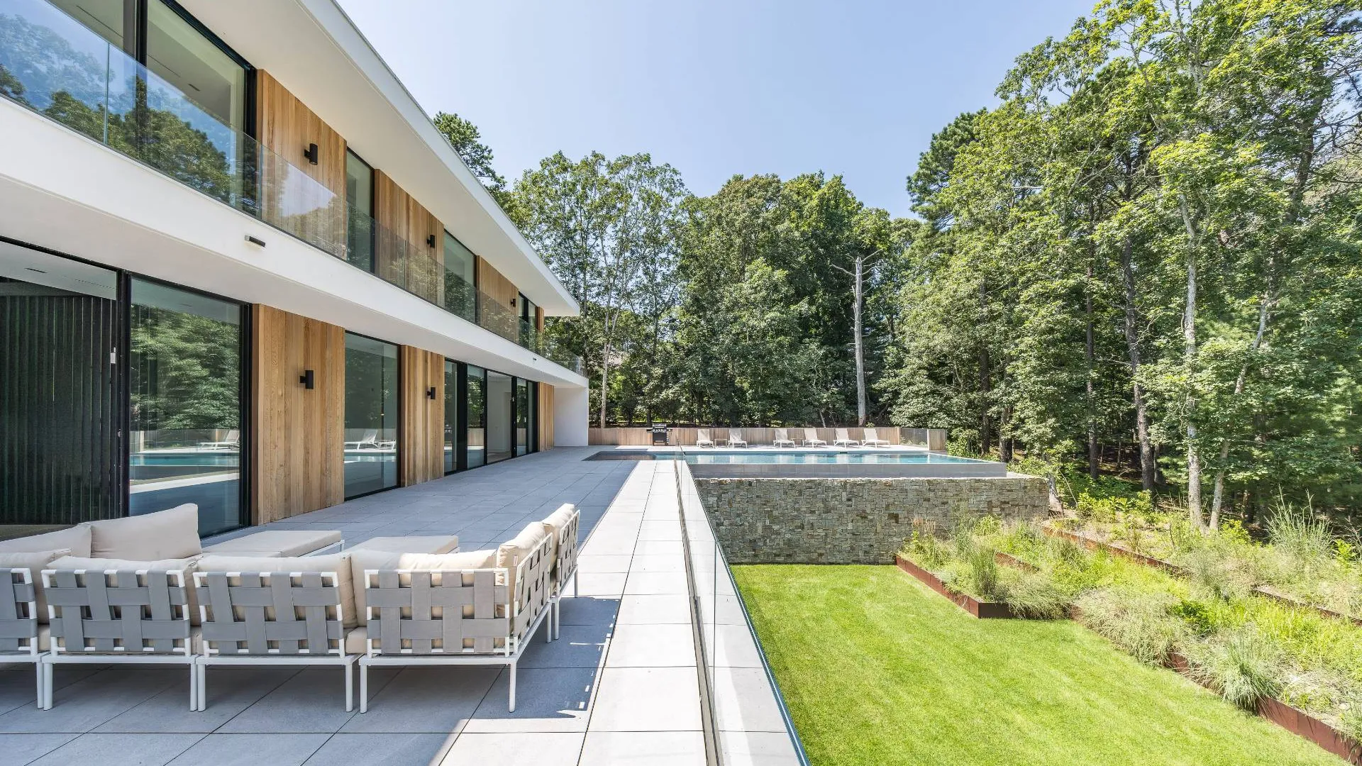 Property at 8 Barnes Avenue, East Hampton, NY 11937 27