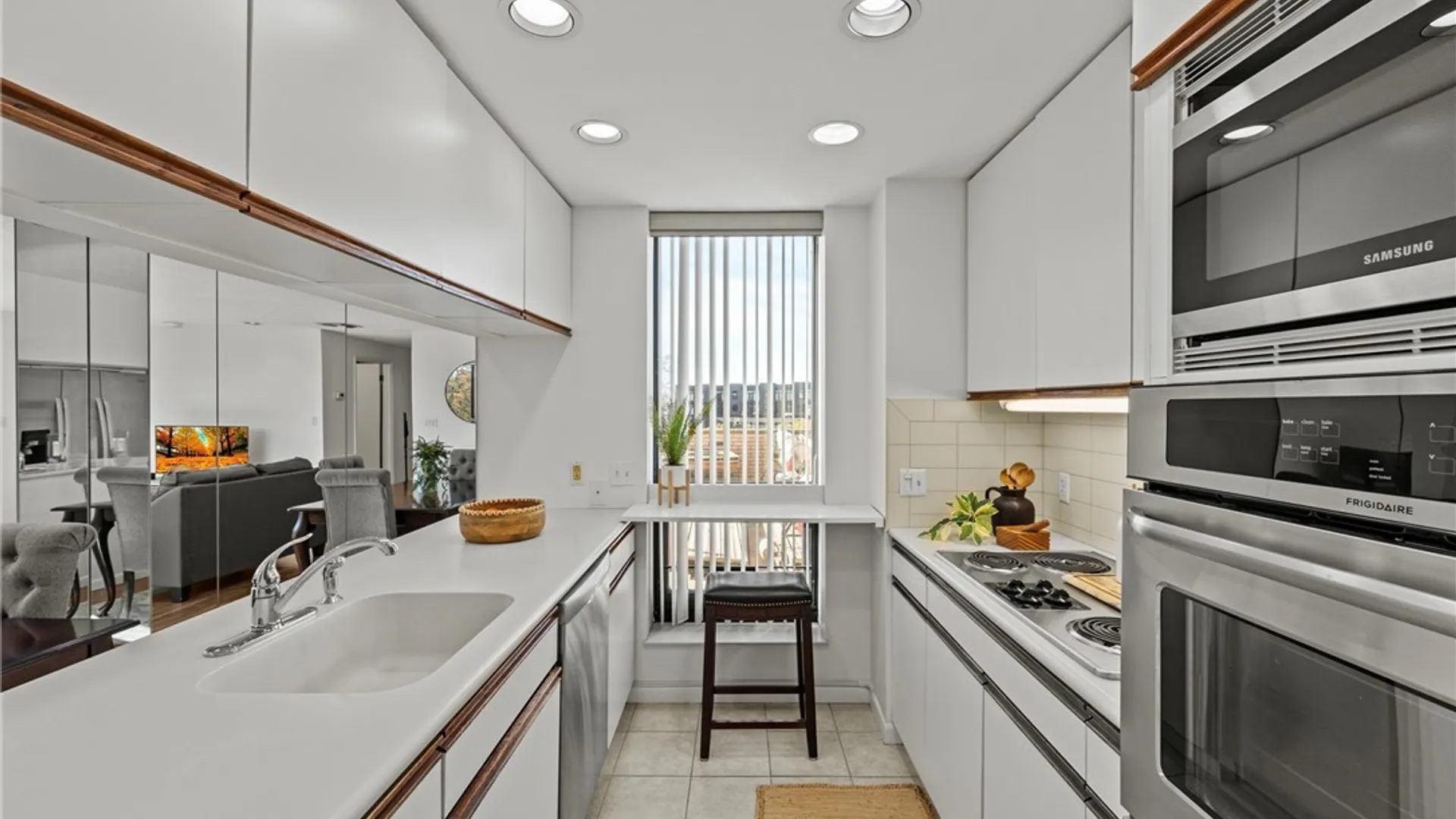 Property at 201 Admirals Walk Circle, Buffalo, NY 14202 11