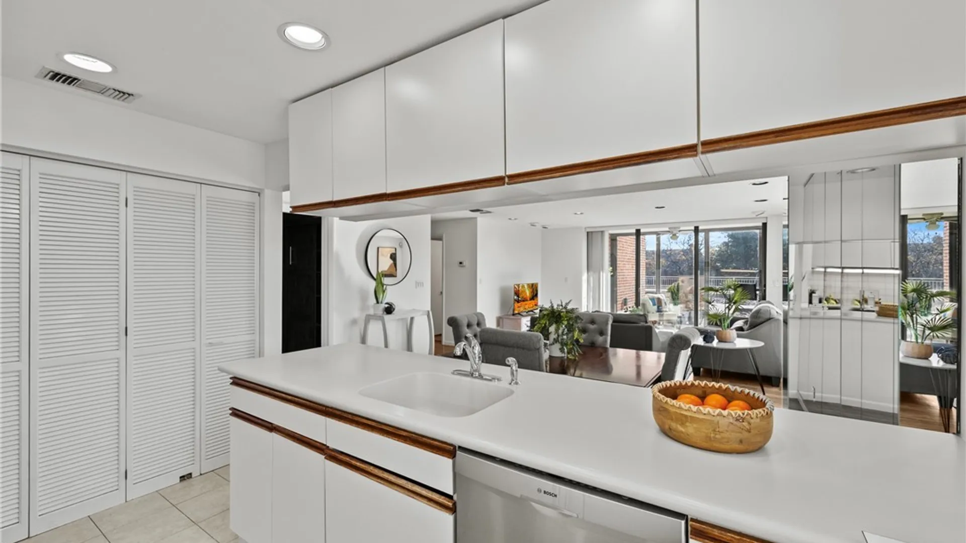 Property at 201 Admirals Walk Circle, Buffalo, NY 14202 12