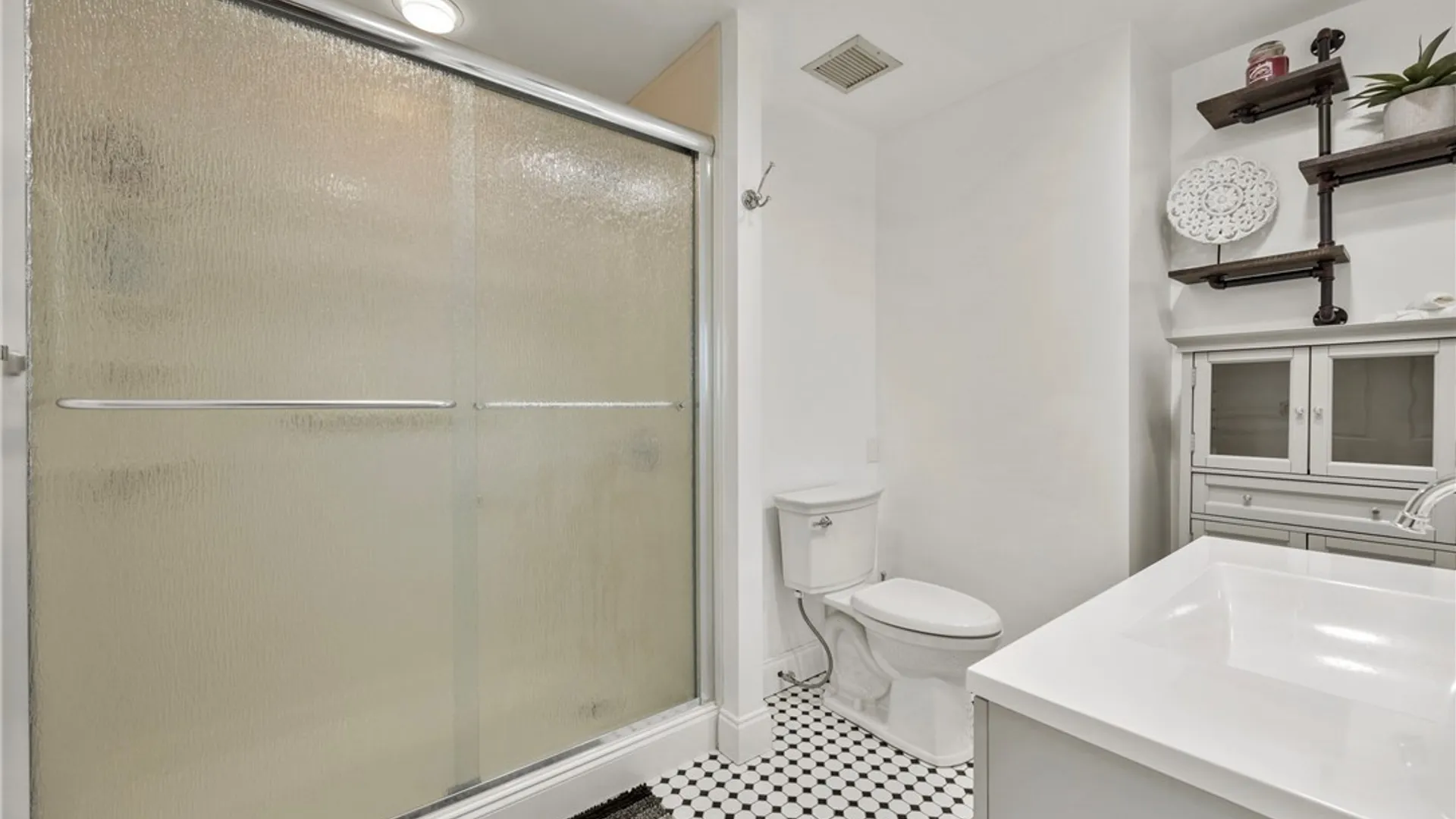 Property at 201 Admirals Walk Circle, Buffalo, NY 14202 17