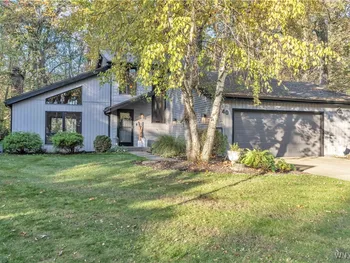 Property at 40 Squire Court, Amherst, NY 14068