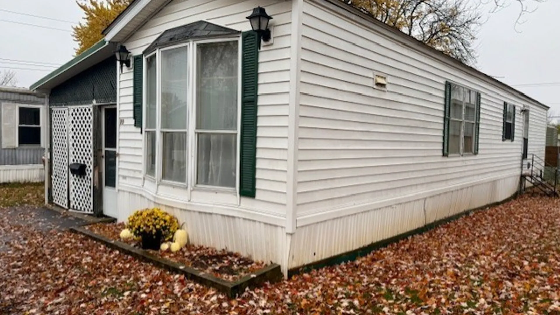 Property at 15 Lobue Lane, Cheektowaga, NY 14225 2