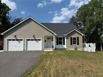 8550 Nottingham Terrace, Clarence, NY 14221