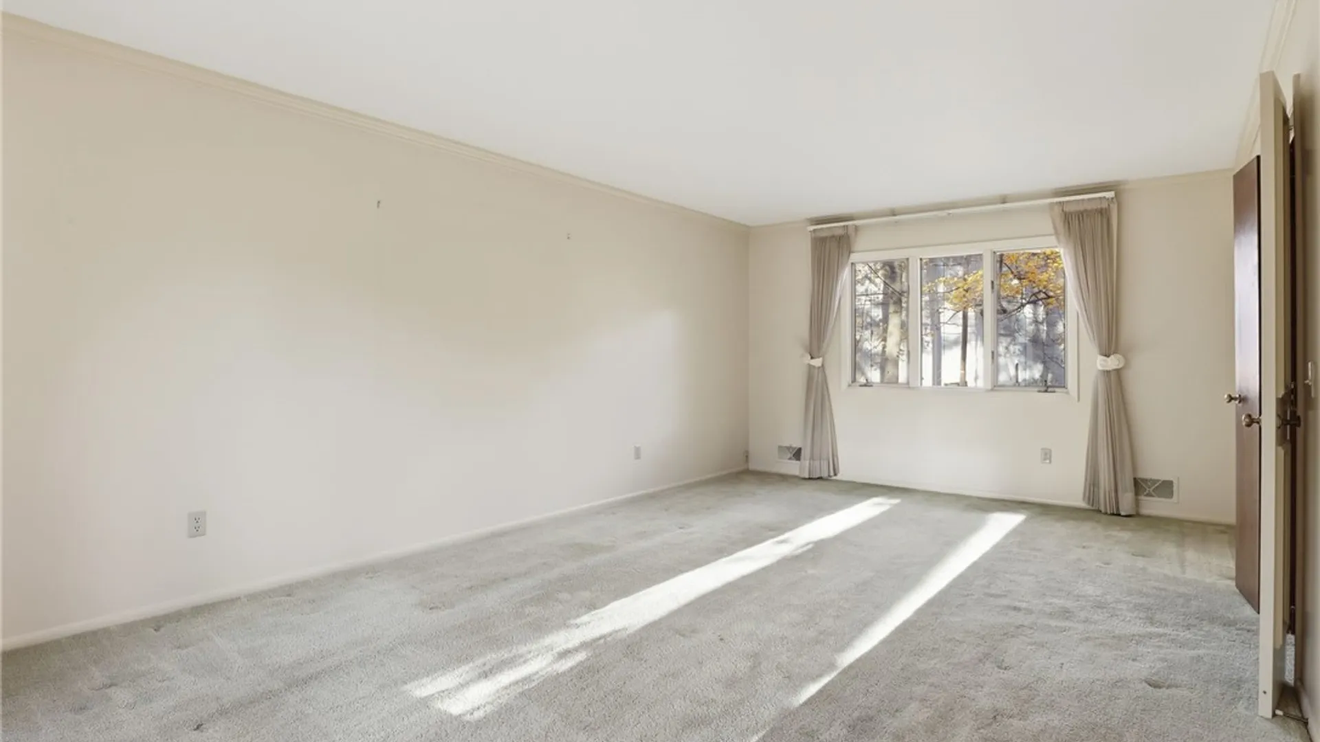 Property at 120 Oak Lane, Brighton, NY 14610 17