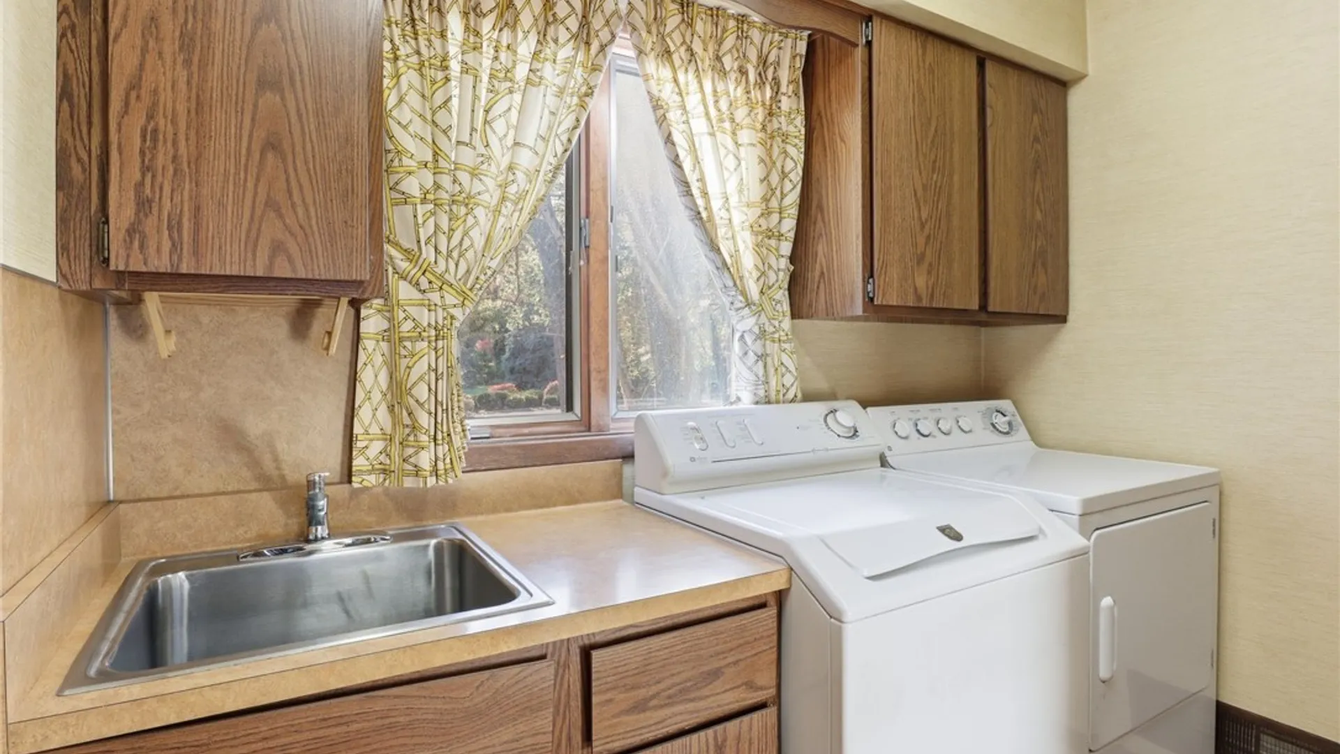 Property at 120 Oak Lane, Brighton, NY 14610 20