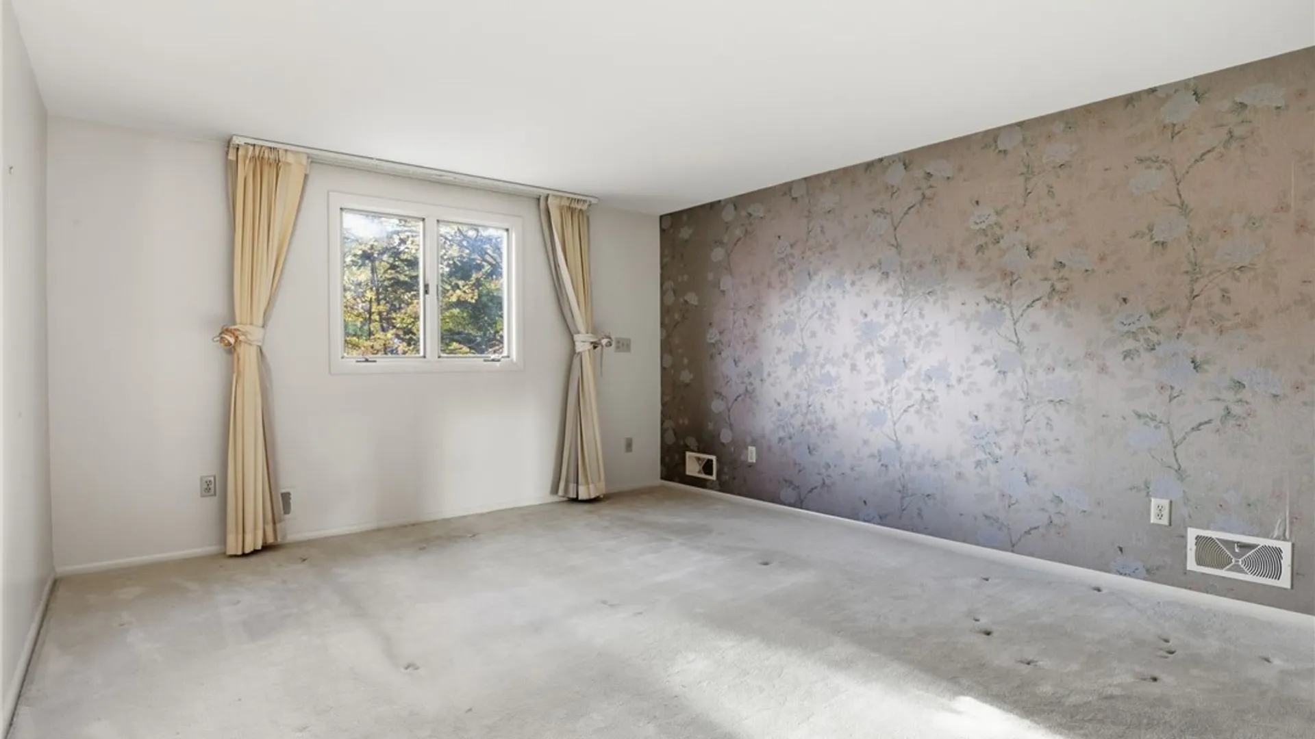 Property at 120 Oak Lane, Brighton, NY 14610 21