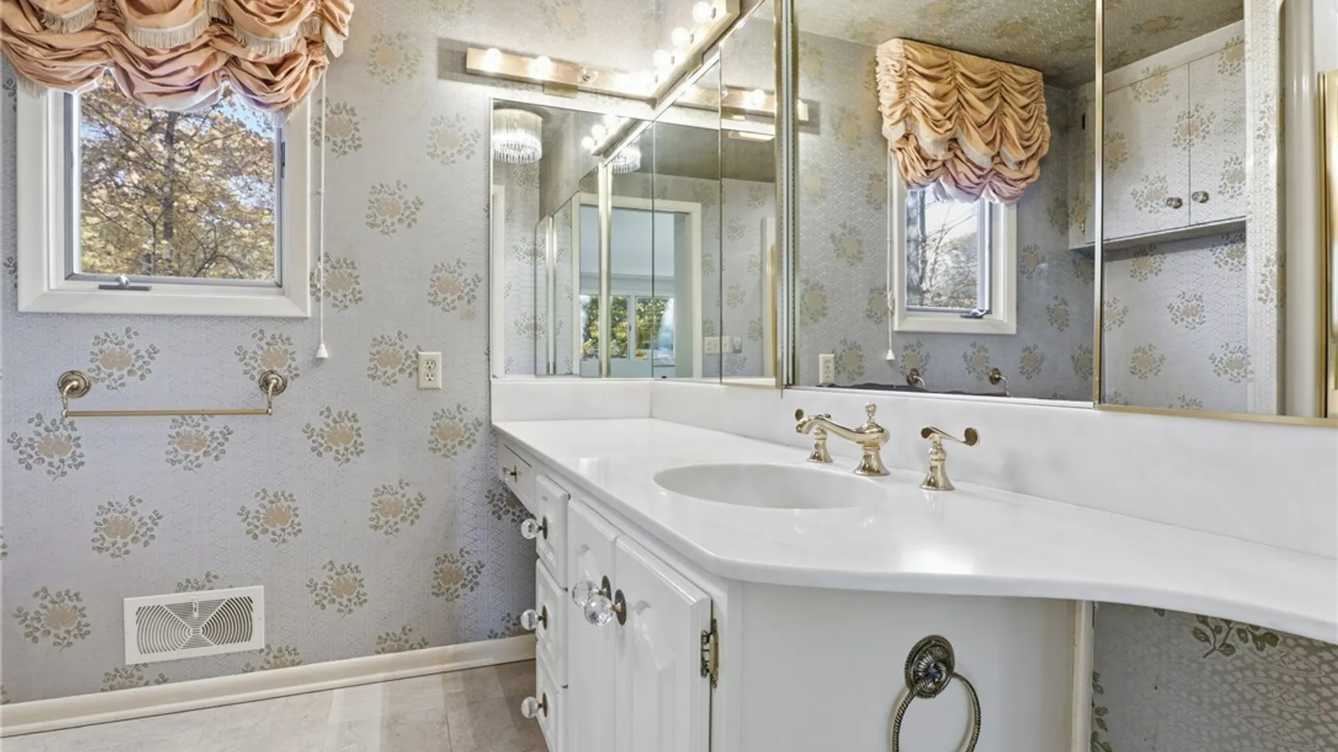 Property at 120 Oak Lane, Brighton, NY 14610 24