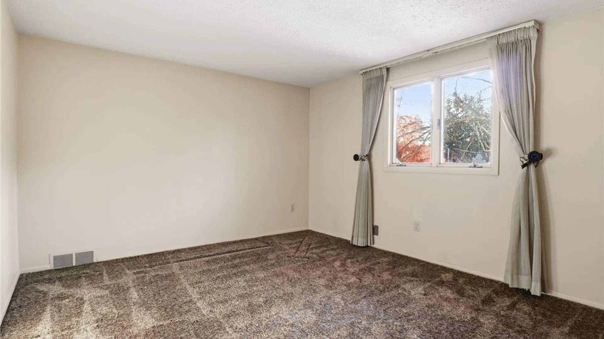 Property at 120 Oak Lane, Brighton, NY 14610 28