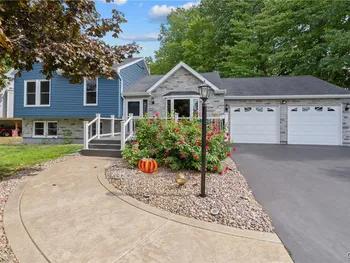 Property at 9554 Bantry Lane, Cicero, NY 13029