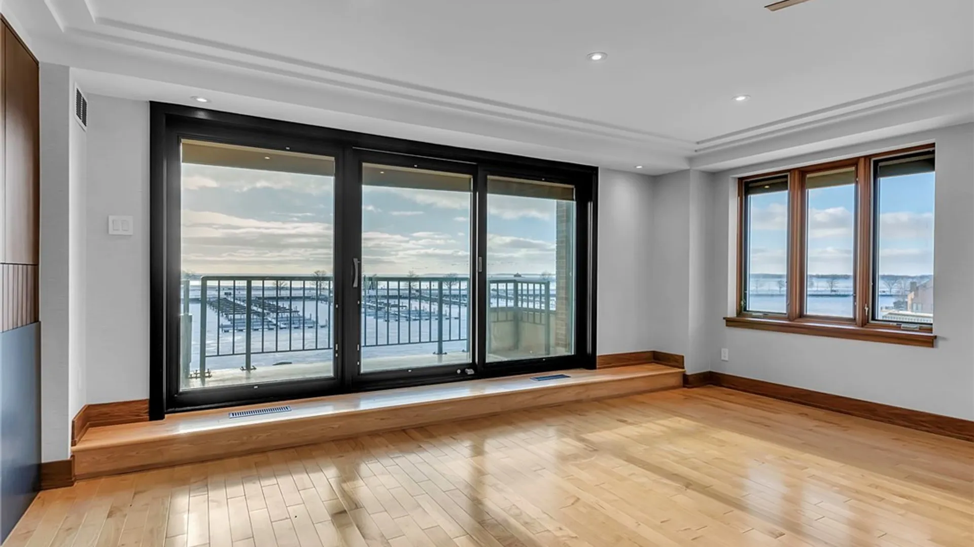 Property at 40 Waterfront Circle, Buffalo, NY 14202 4